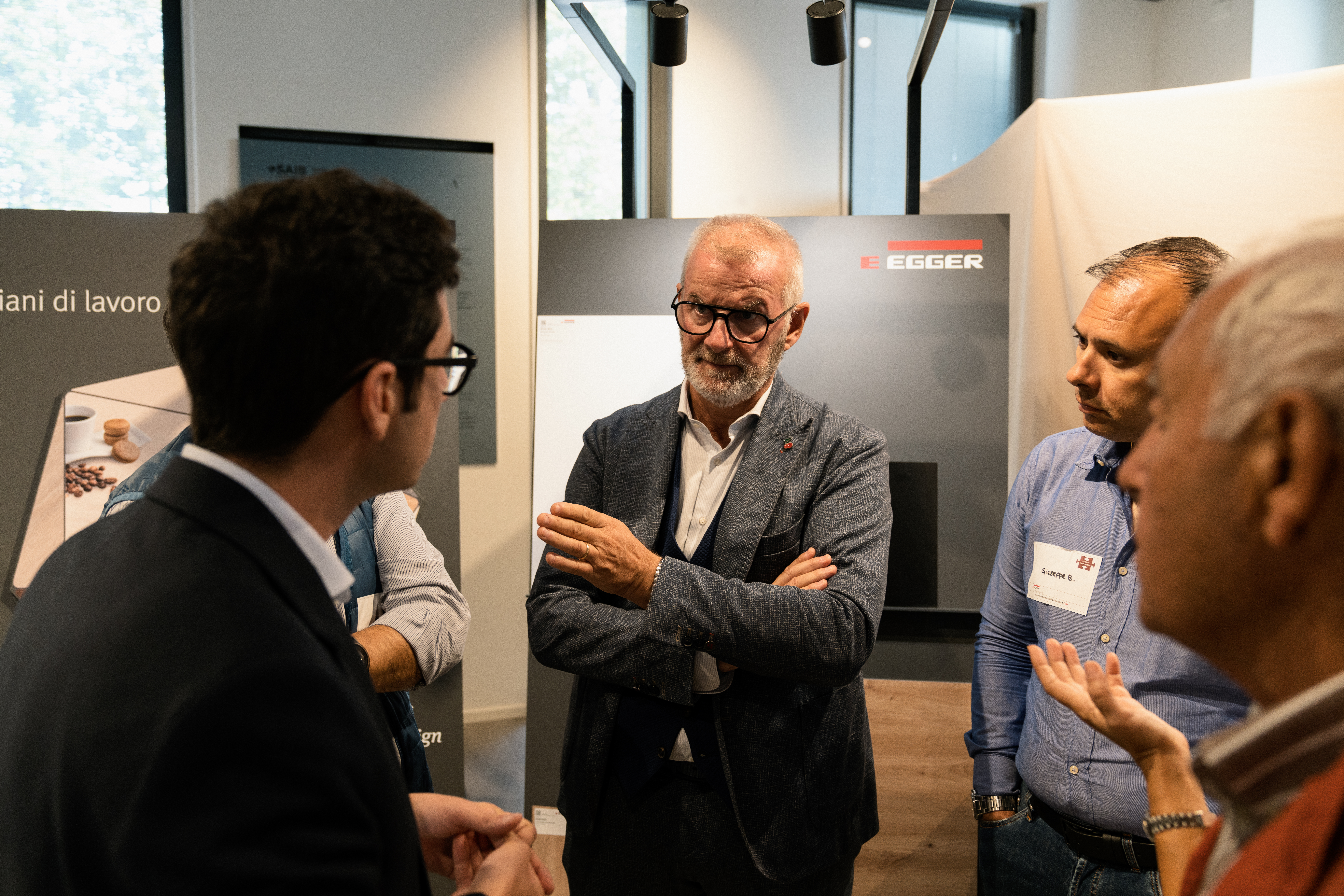 Alcuni momenti dell’evento con Edoardo Amato, Responsabile Vendite Settore Distribuzione e Referente Architetti, Alessandro Scottà, Responsabile Industria Italia e Gaio Federica, Marketing Italia 