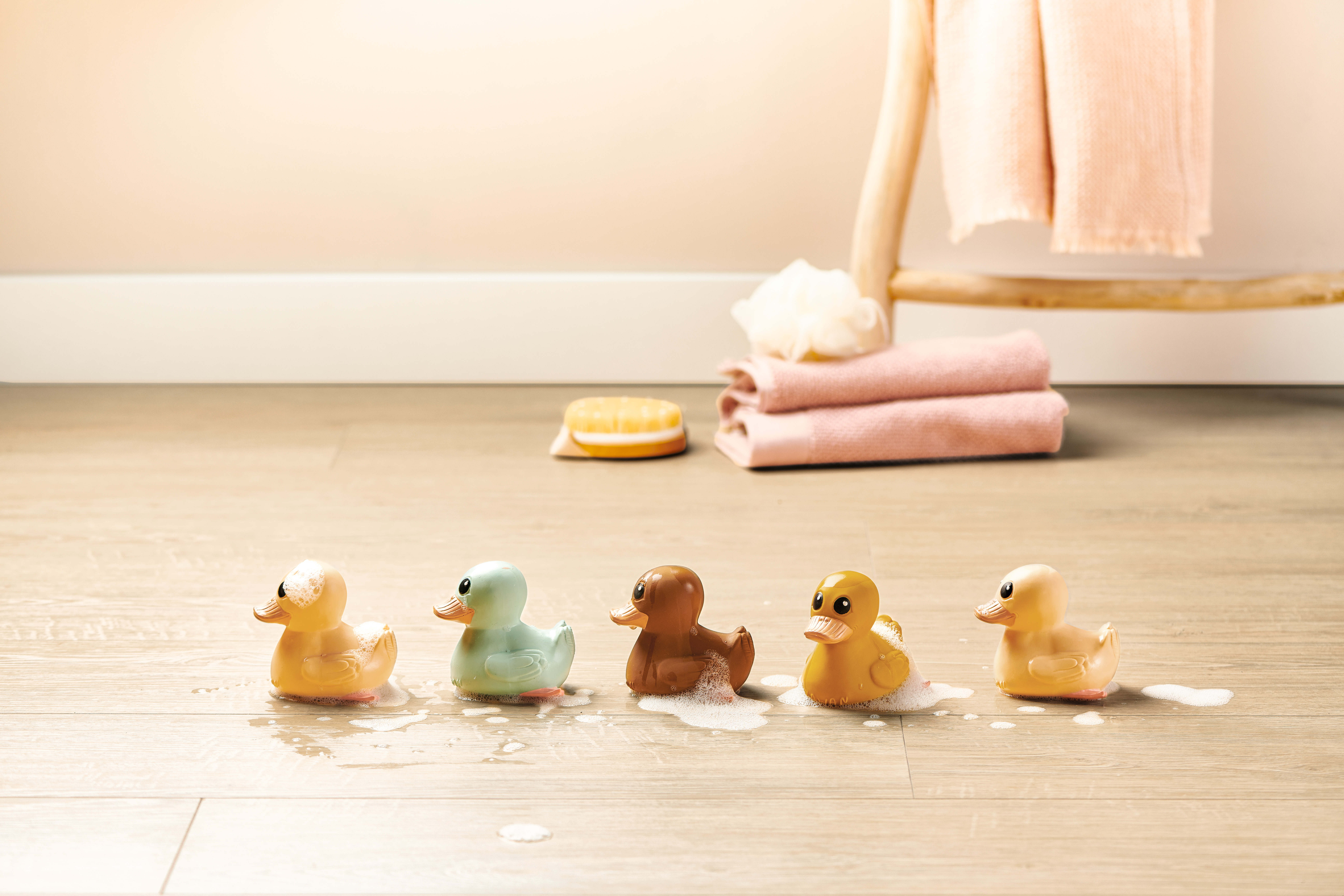 Bathing ducks in a row on EGGER Laminate Flooring with Aqua CLIC it! - EL1009
