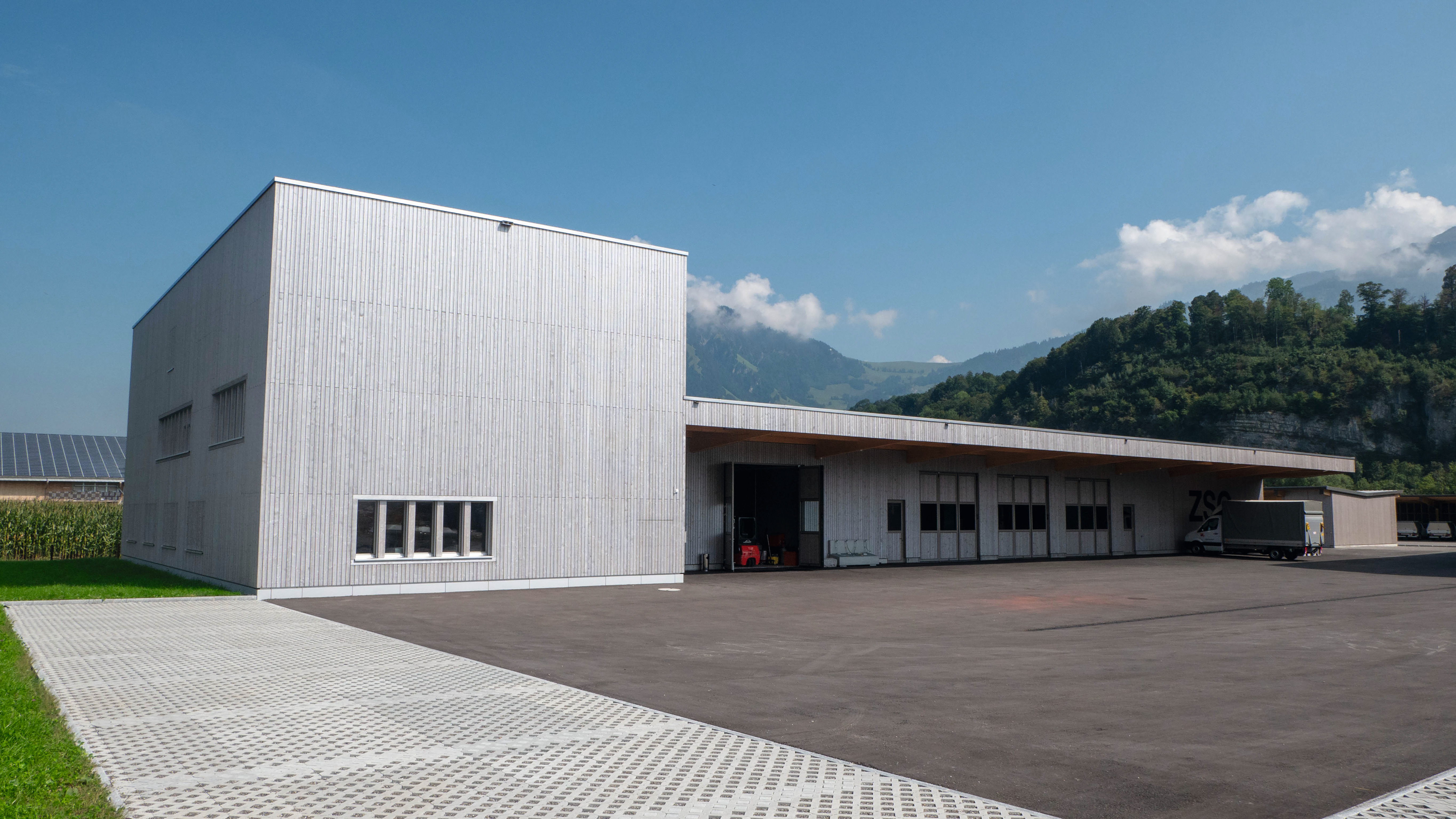 Il magazzino e il centro logistico brillano di un nuovo splendore.