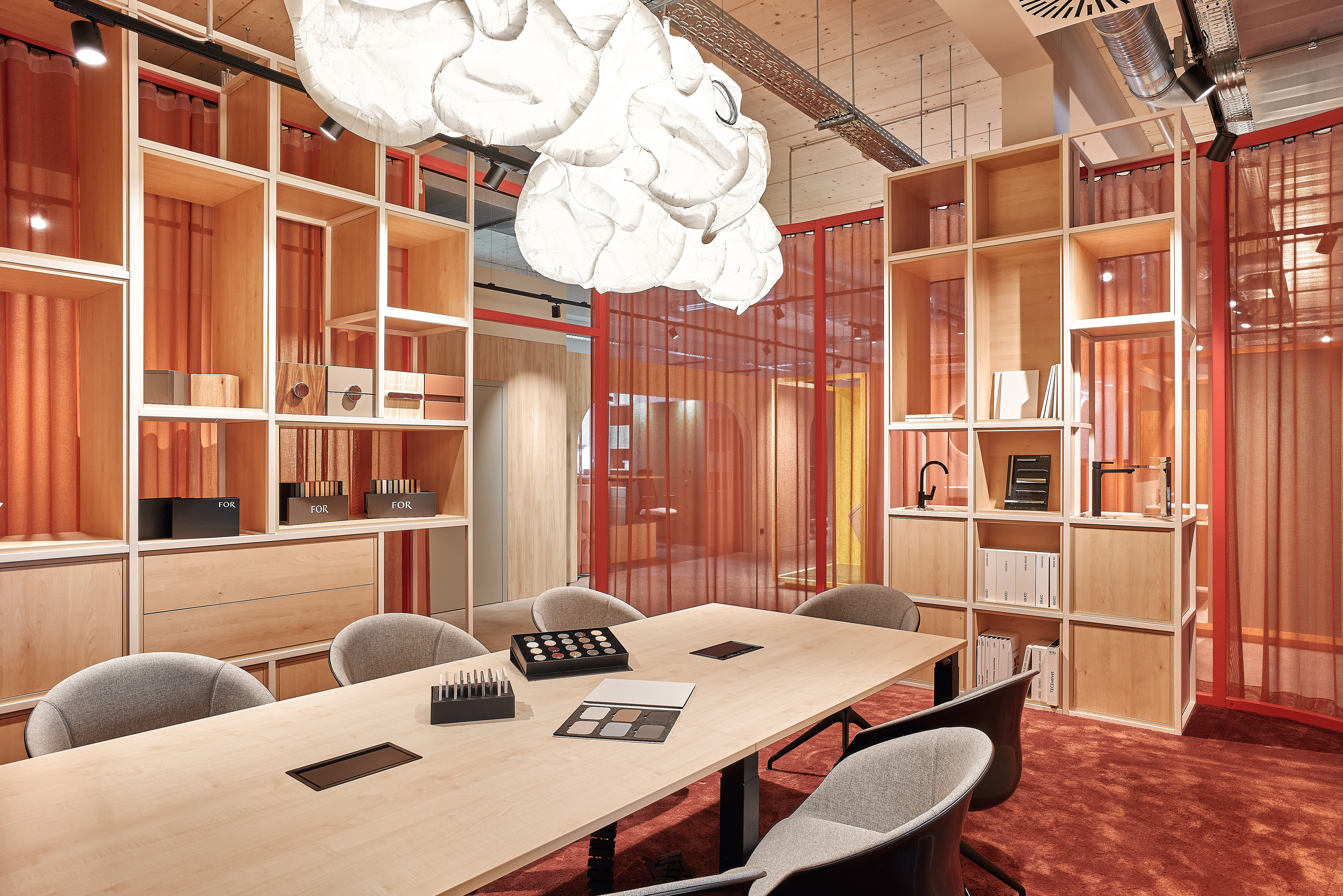 The exhibition area with EGGER H3840 ST9 Natural Mandal Maple creates a pioneering environment and invites visitors to discover new design styles.