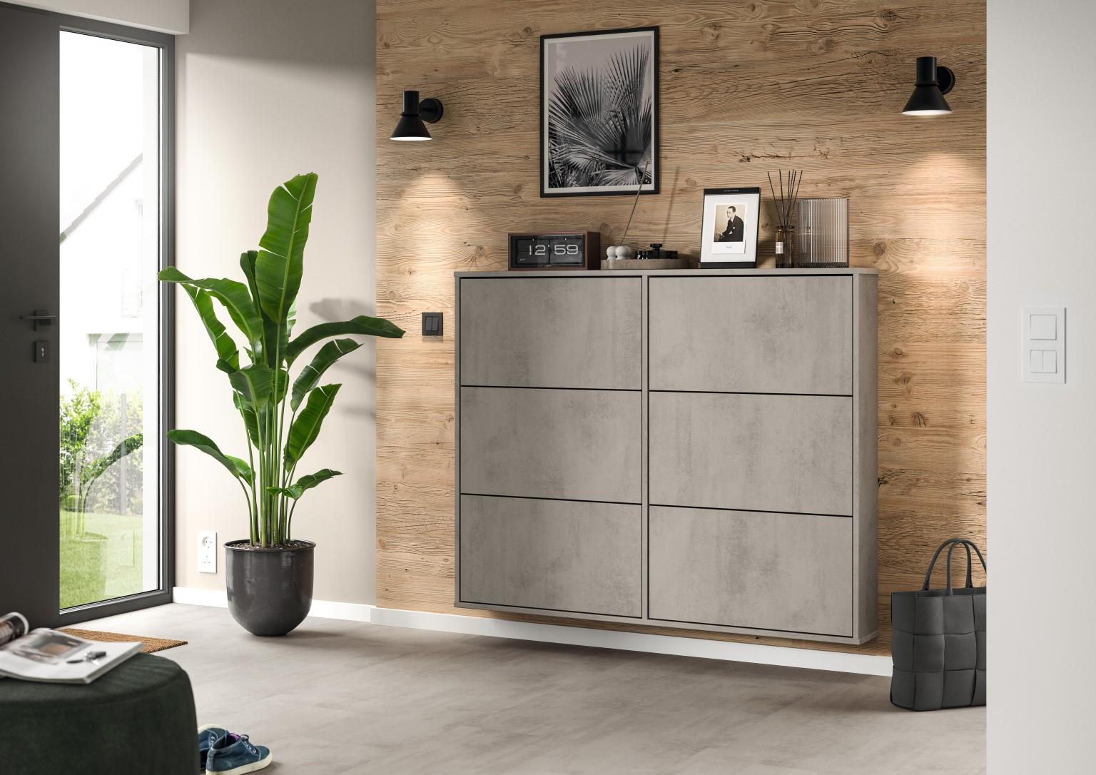 De DecoWall in het decor DO006 Licht Namur Spar overtuigt met een decoratief oppervlak en een hoog draagvermogen – ideaal voor zware wandkasten.