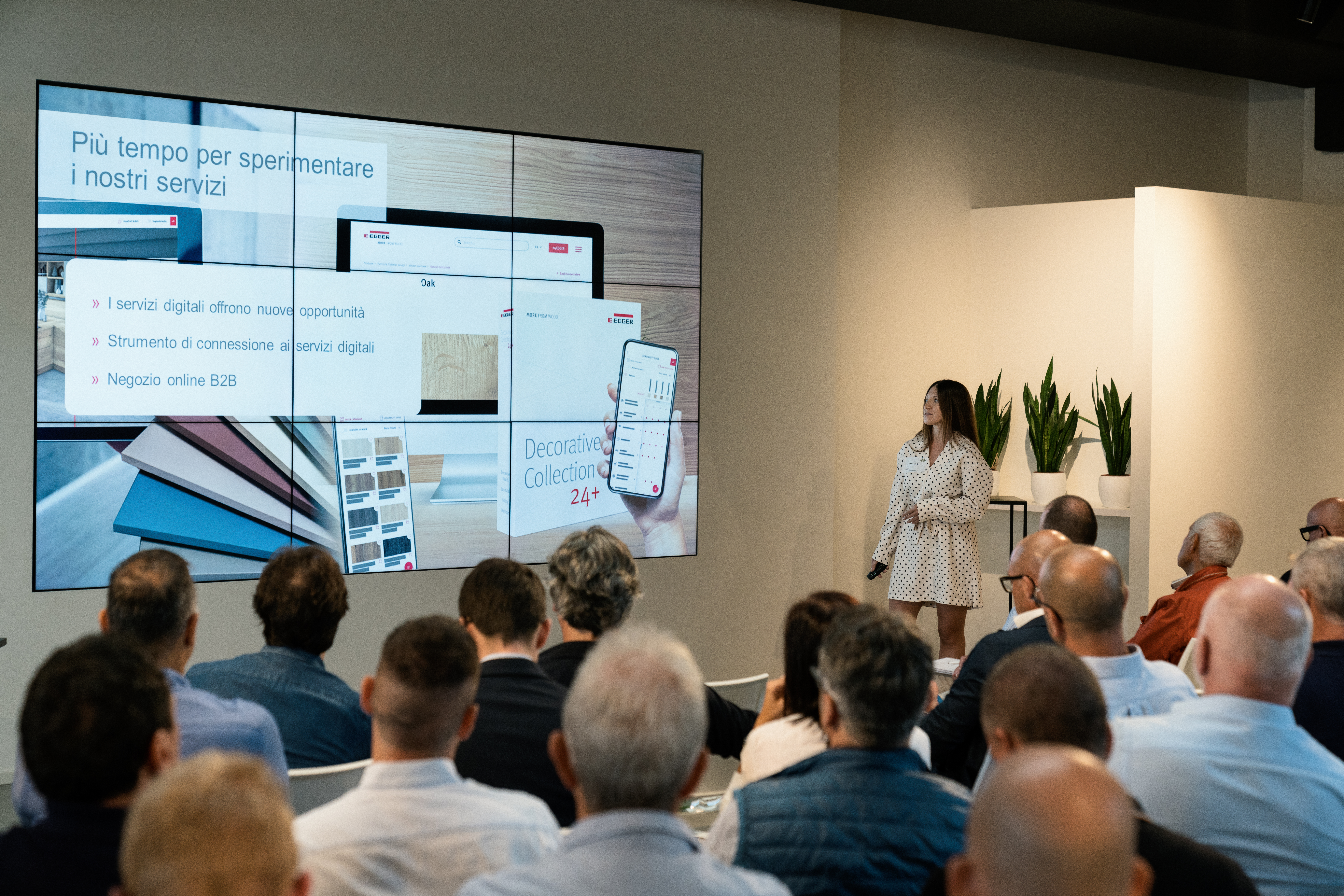 Alcuni momenti dell’evento con Edoardo Amato, Responsabile Vendite Settore Distribuzione e Referente Architetti, Alessandro Scottà, Responsabile Industria Italia e Gaio Federica, Marketing Italia