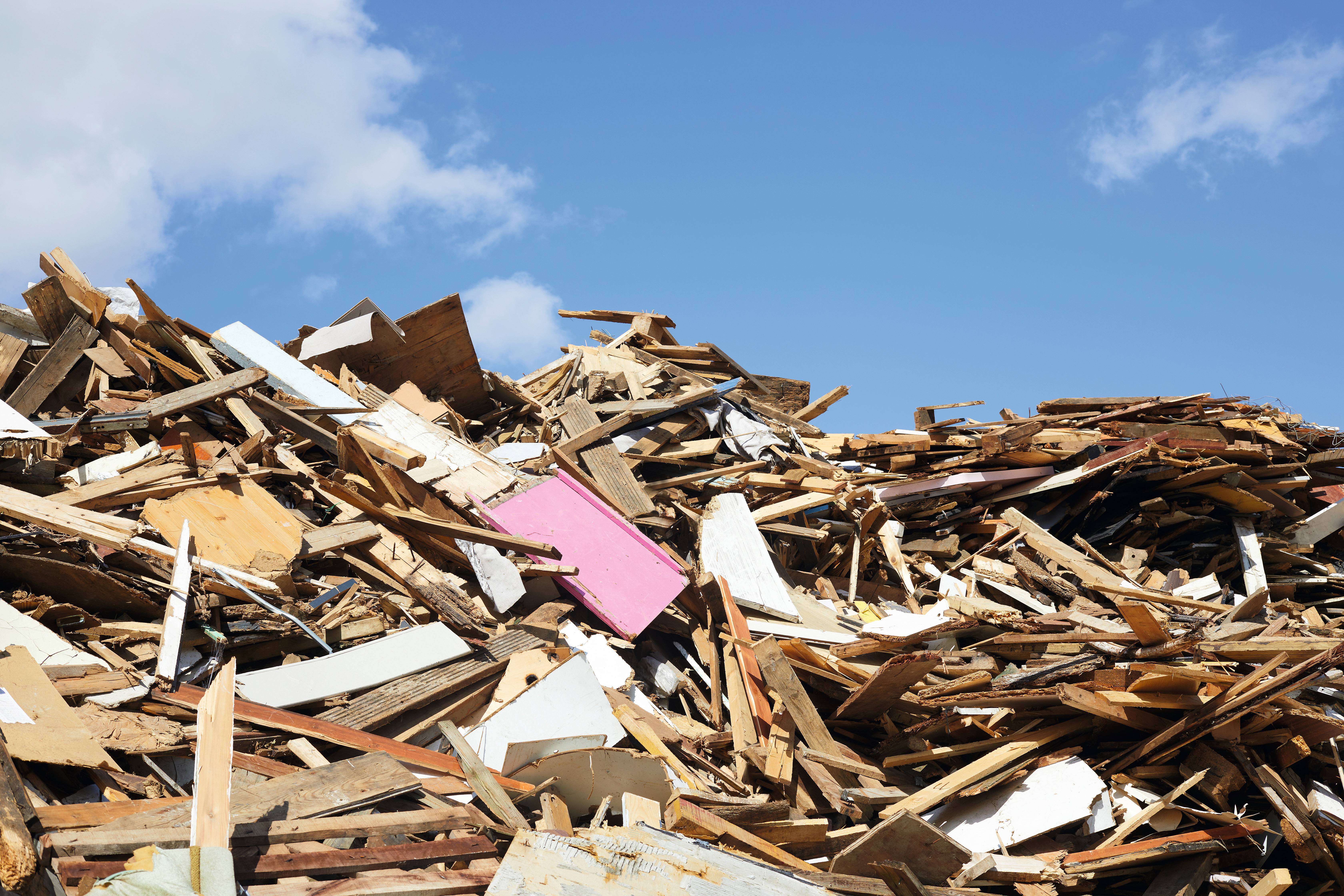 EGGER setzt Recyclingholz konsequent ein EGGER setzt Recyclingholz konsequent ein