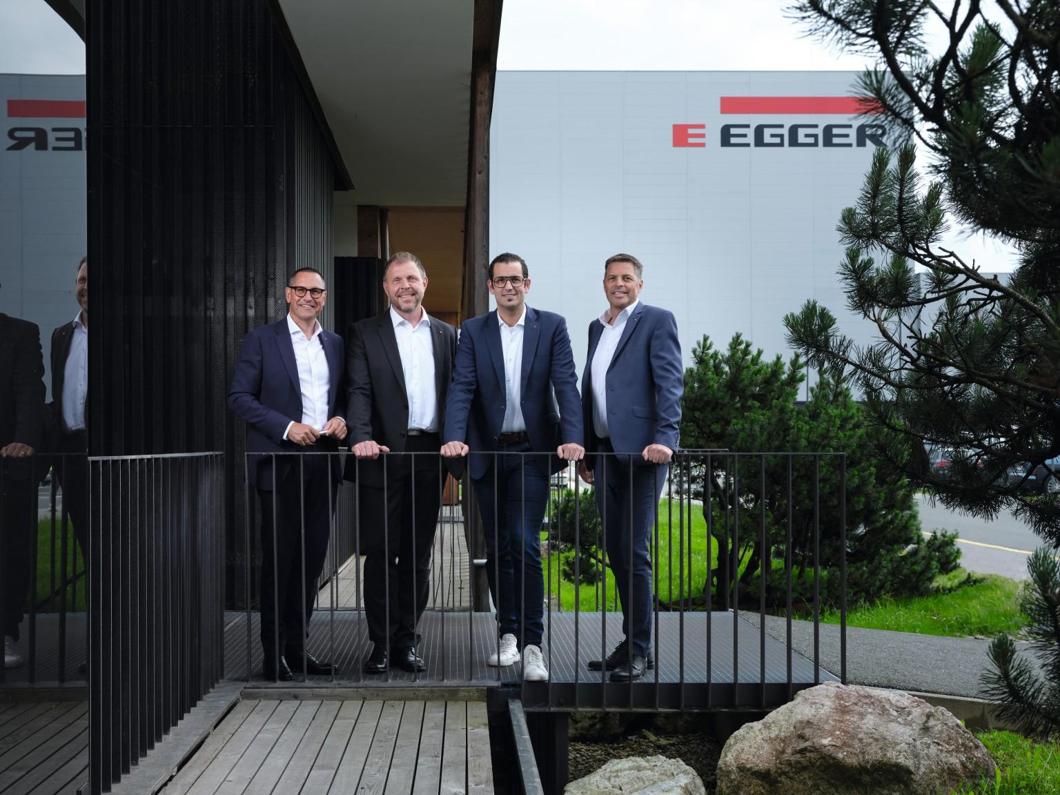 Η Διοίκηση του Ομίλου EGGER παρουσιάζει τα ετήσια αποτελέσματα (από αριστερά): Thomas Leissing, Frank Bölling, Michael Egger Jr. και Hannes Mitterweissacher