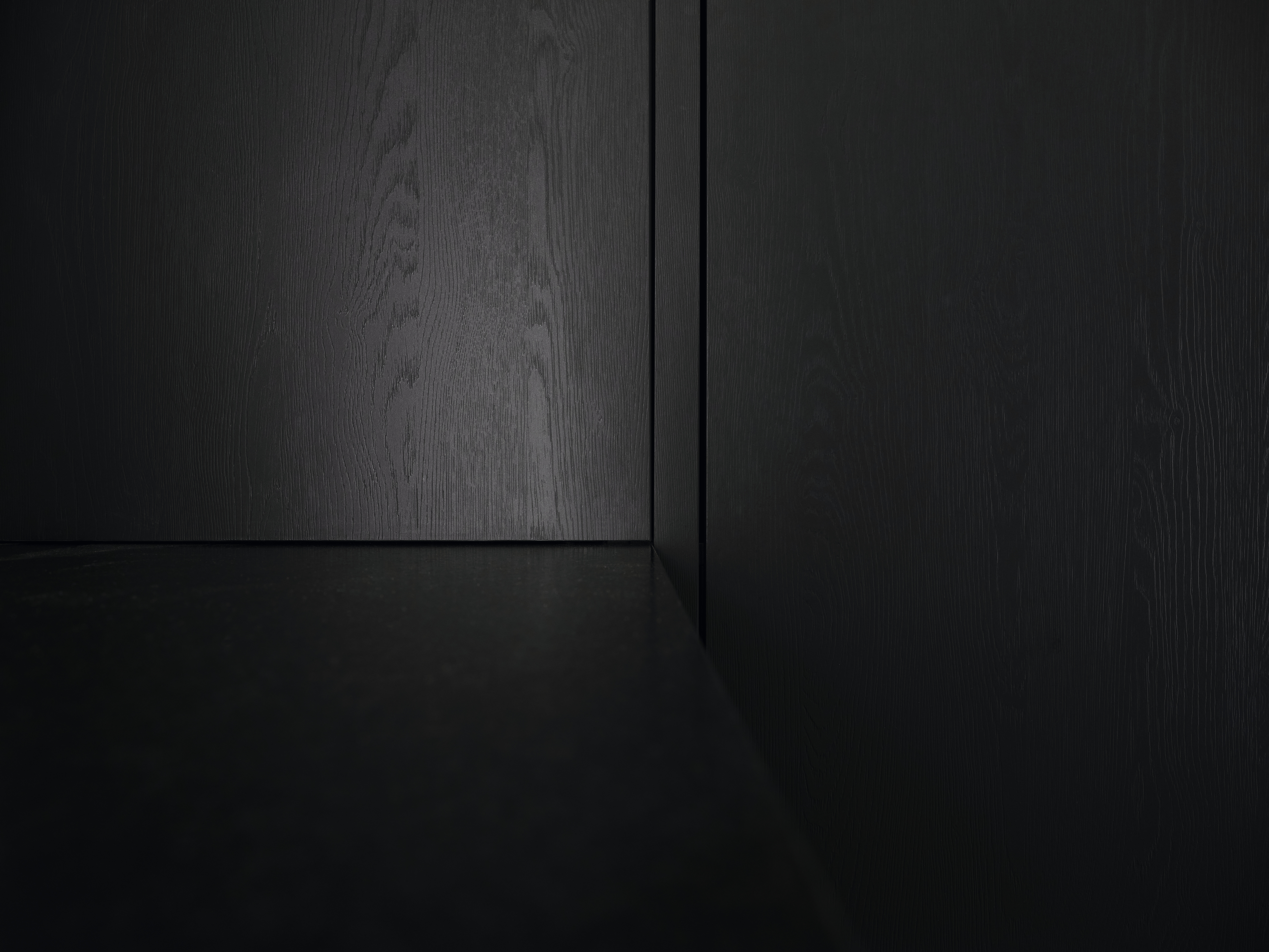The edging, which is coordinated with the decor, provides the perfect finish.