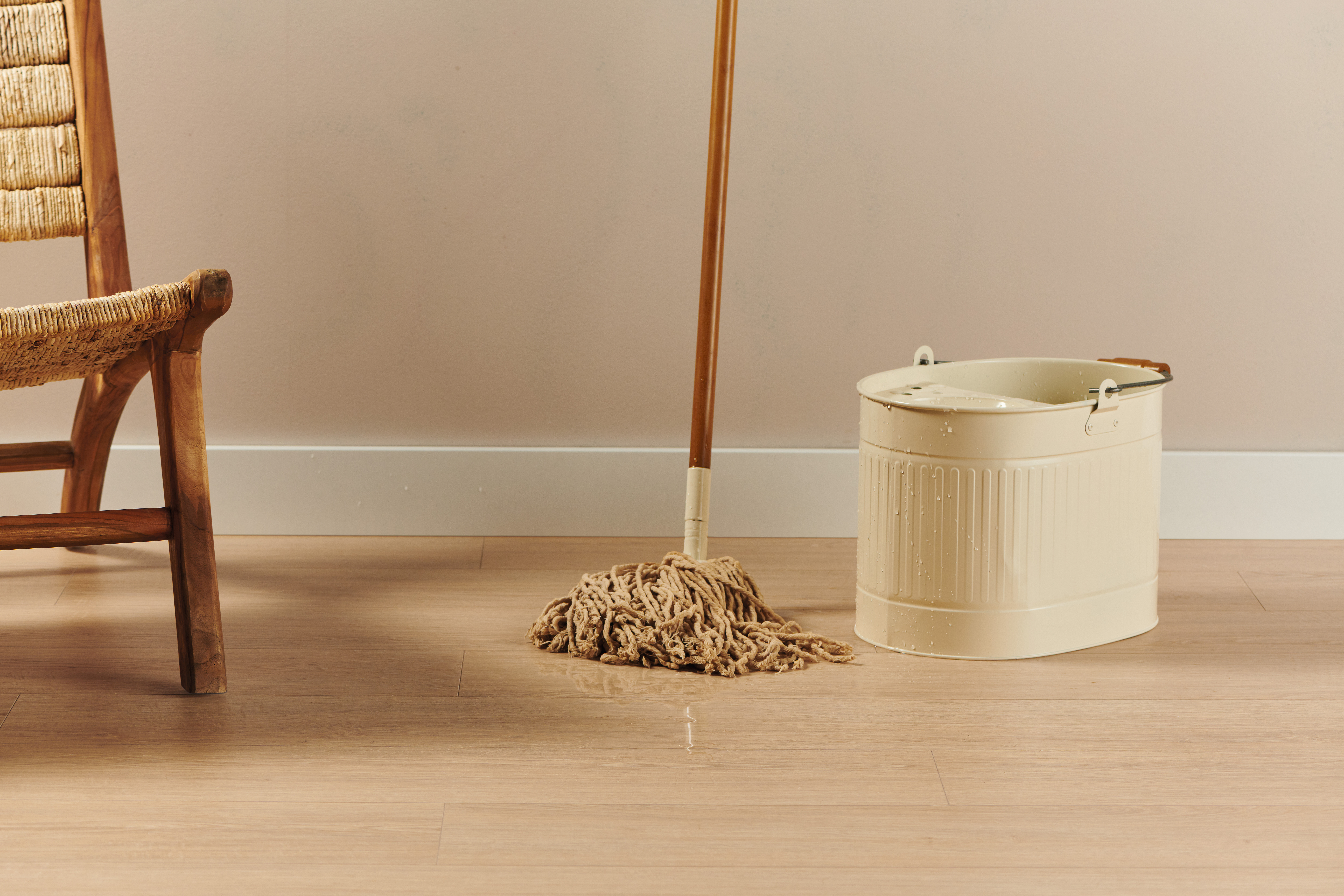 Mopping laminate flooring Mopping laminate flooring
