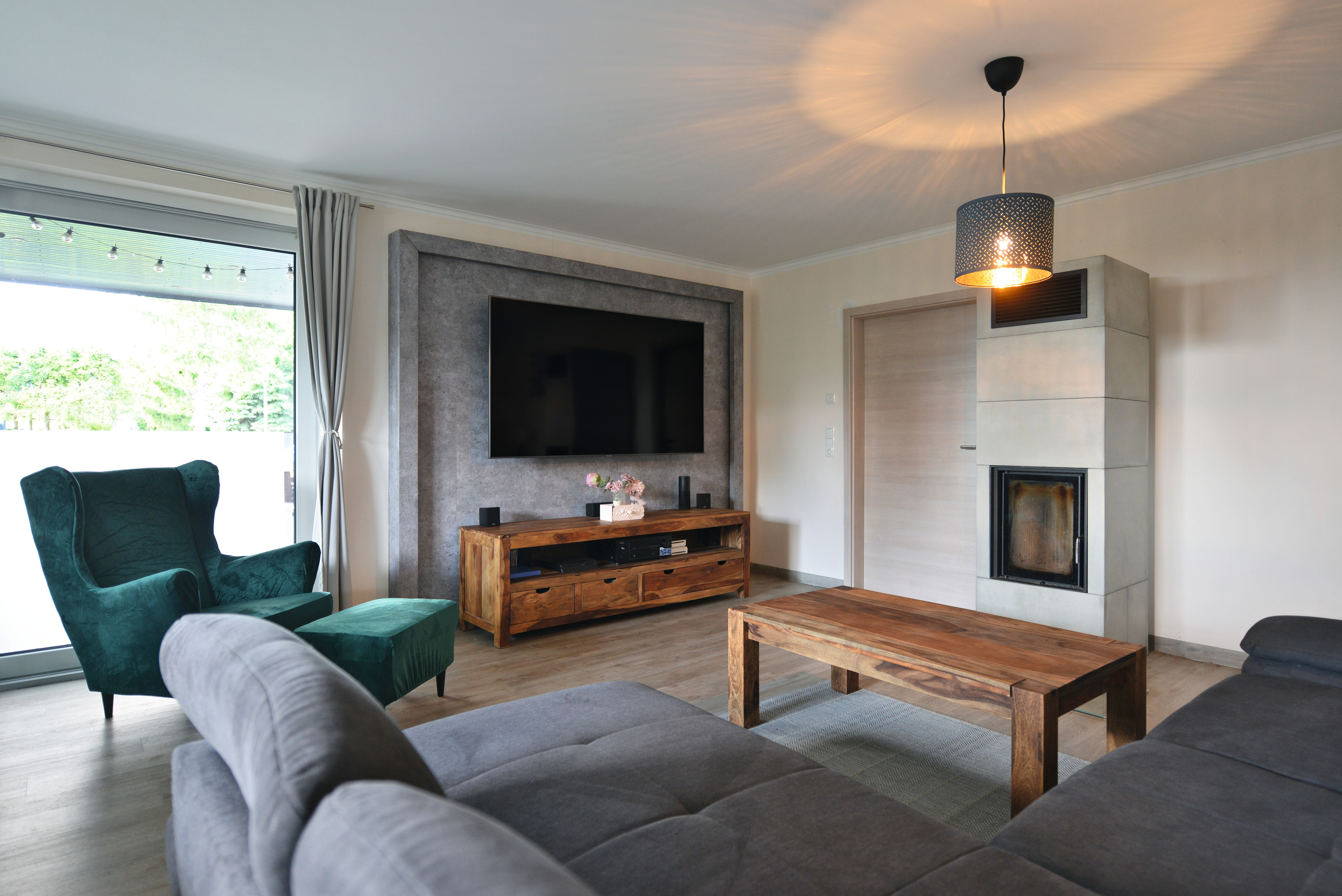 TV wall with DO003 Rovigo Concrete