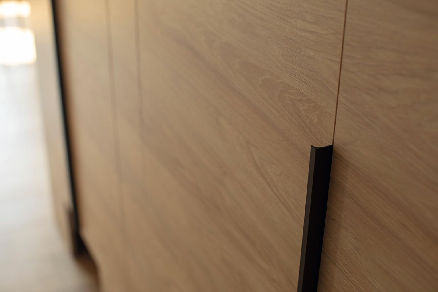 The natural and authentic wood reproduction H3730 ST10 Natural Hickory.
