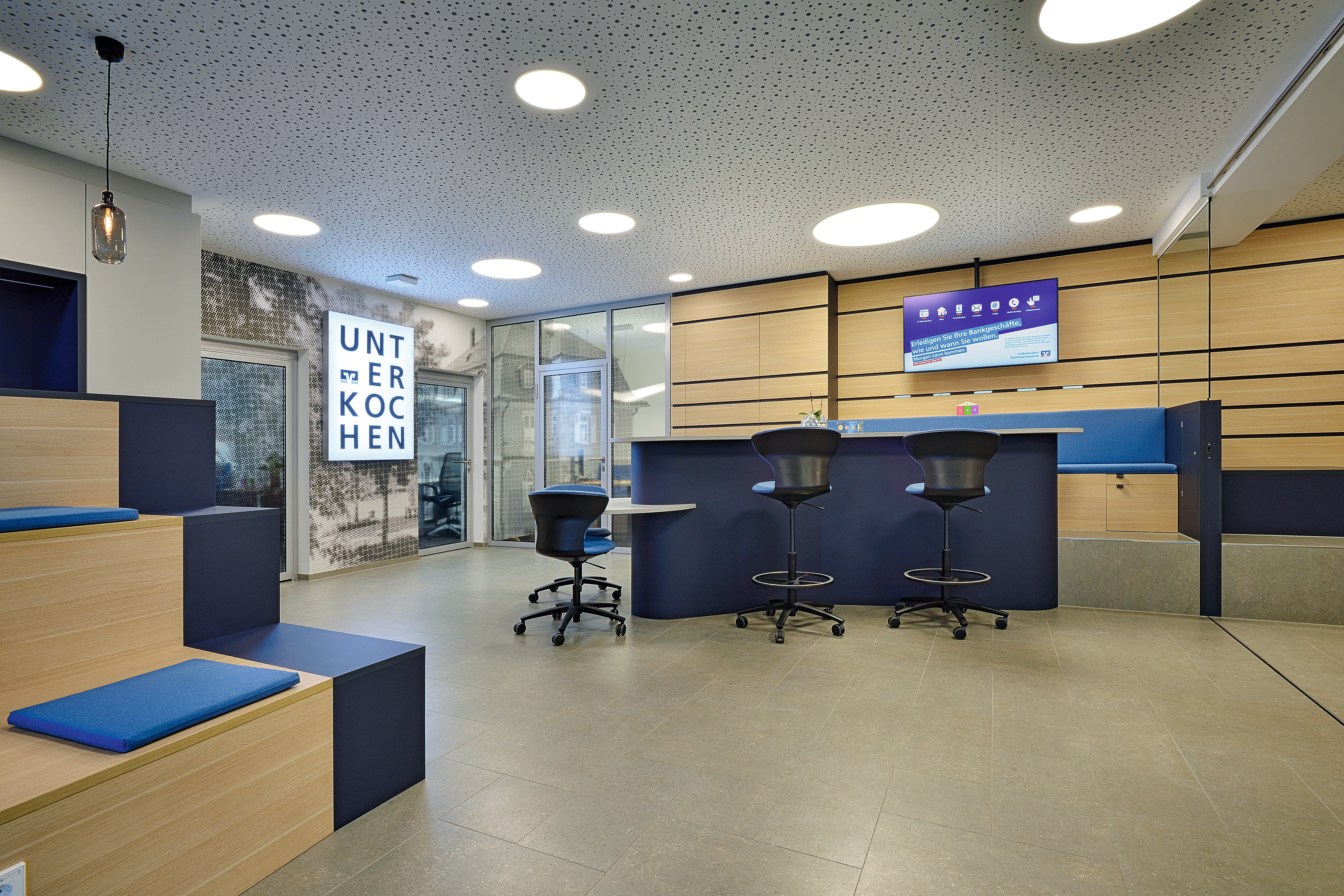 The inviting reception area in a harmonious combination of indigo blue, light grey and oak.