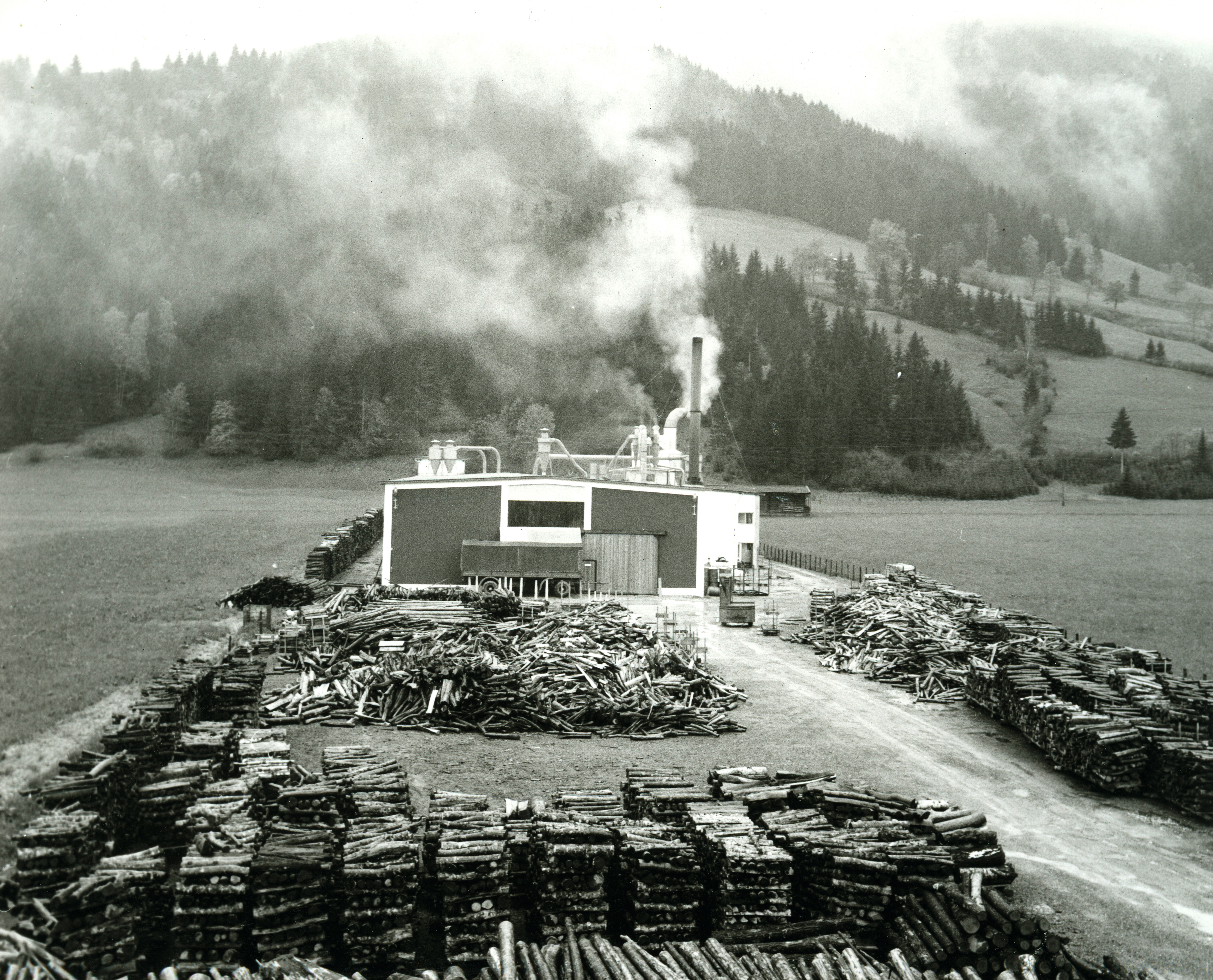 Le origini: il primo stabilimento di pannelli in truciolare EGGER a St. Johann in Tirol nel 1961.