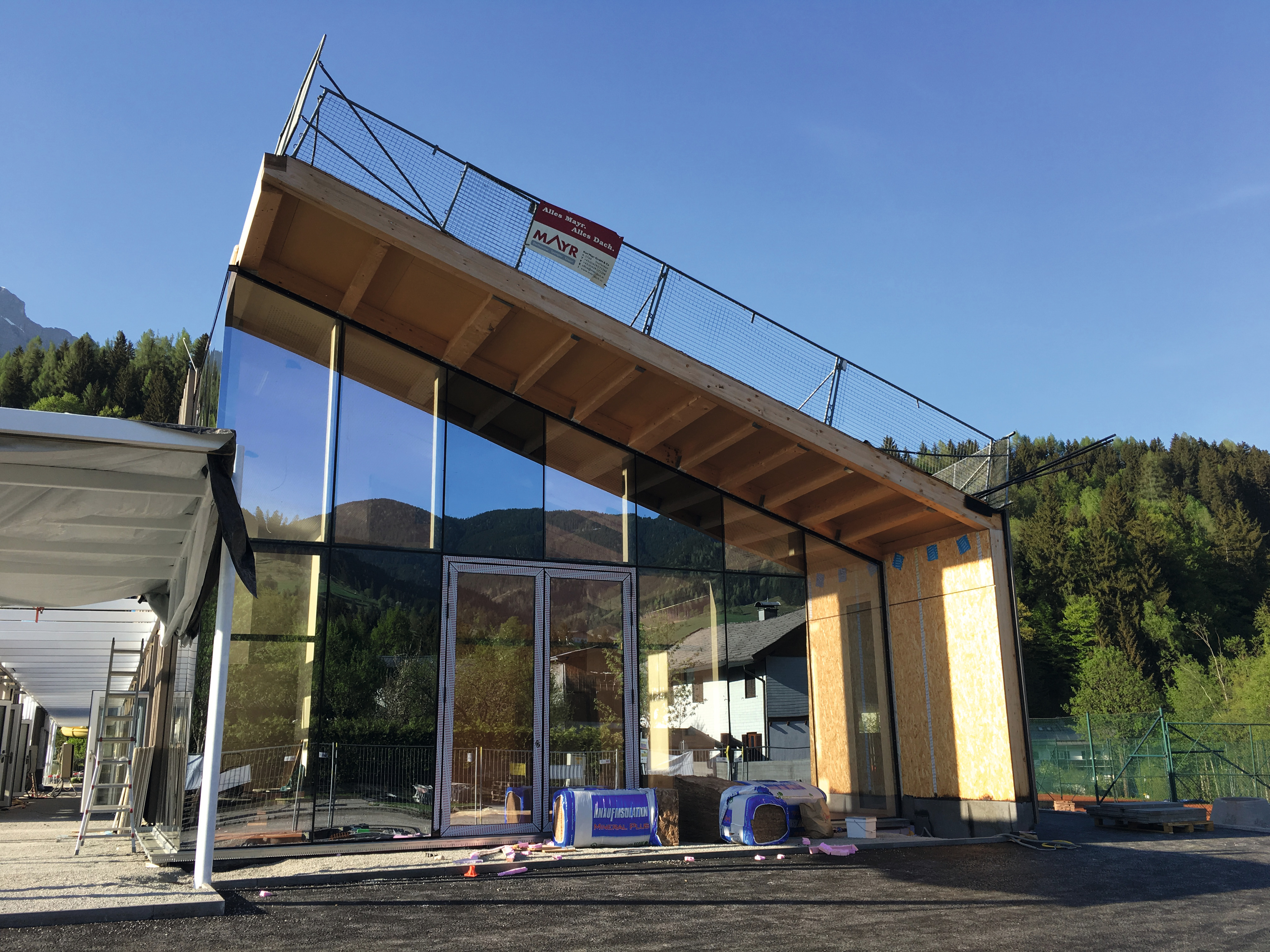 Per la nuova costruzione sono stati utilizzati pannelli EGGER OSB 3 ed EGGER DHF.