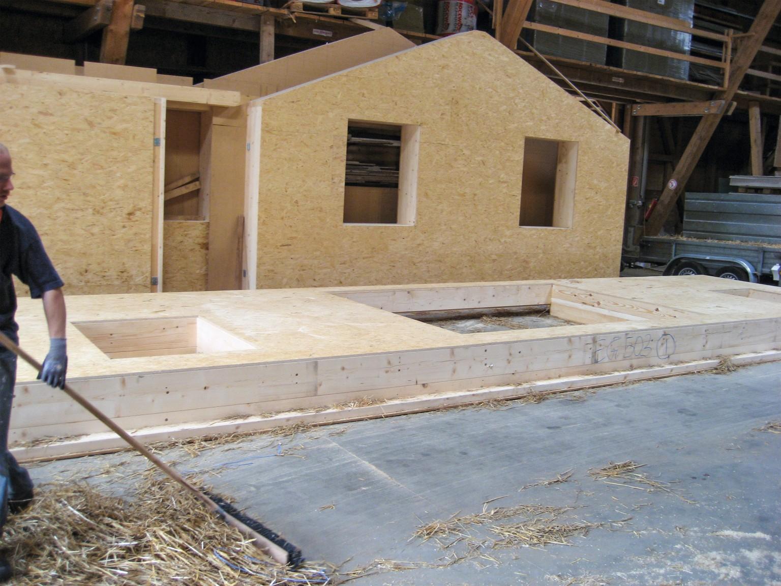The joinery and the assembly of the shell took only three weeks.