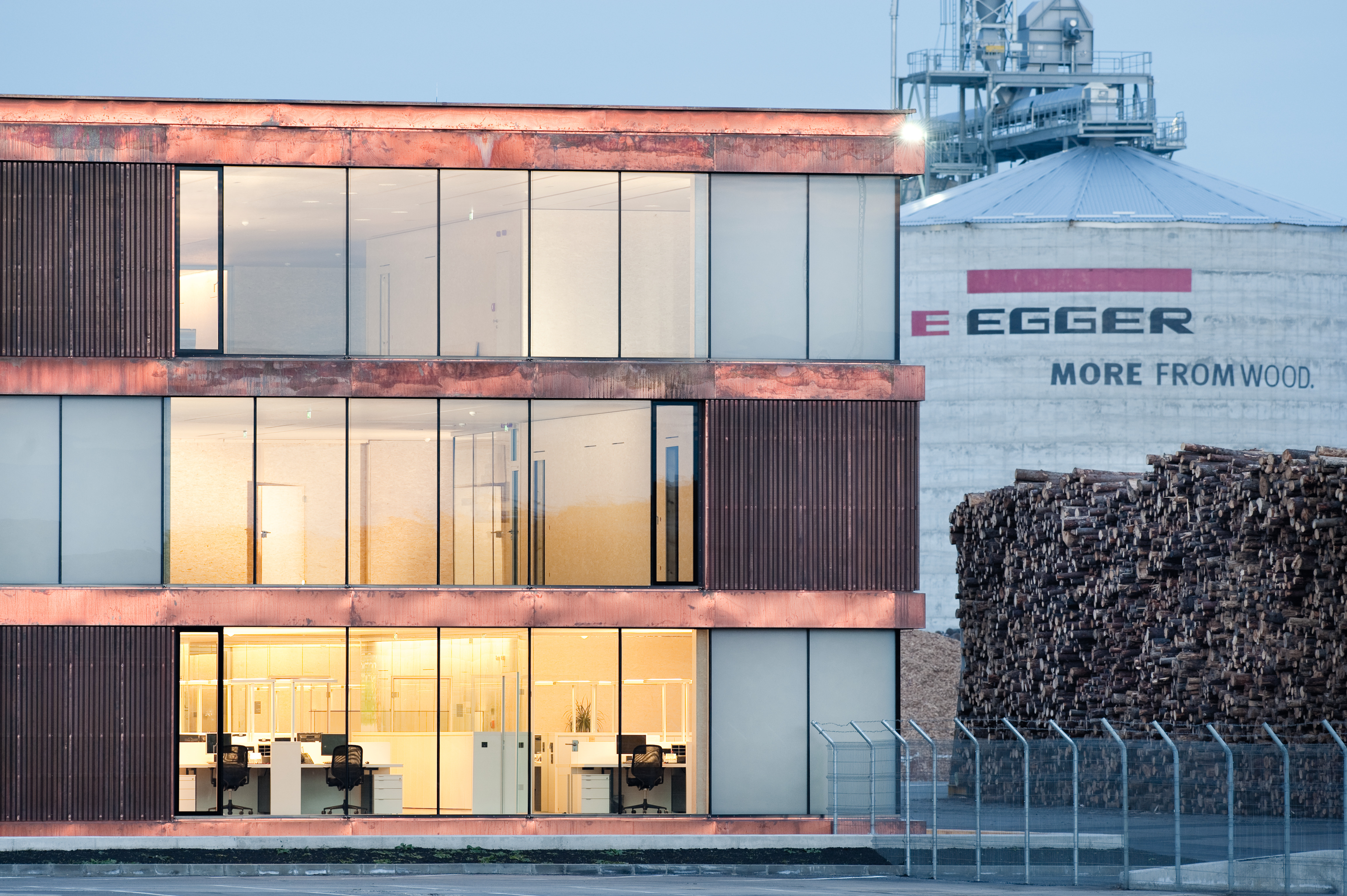Arhitectură de firmă EGGER în structură modulară