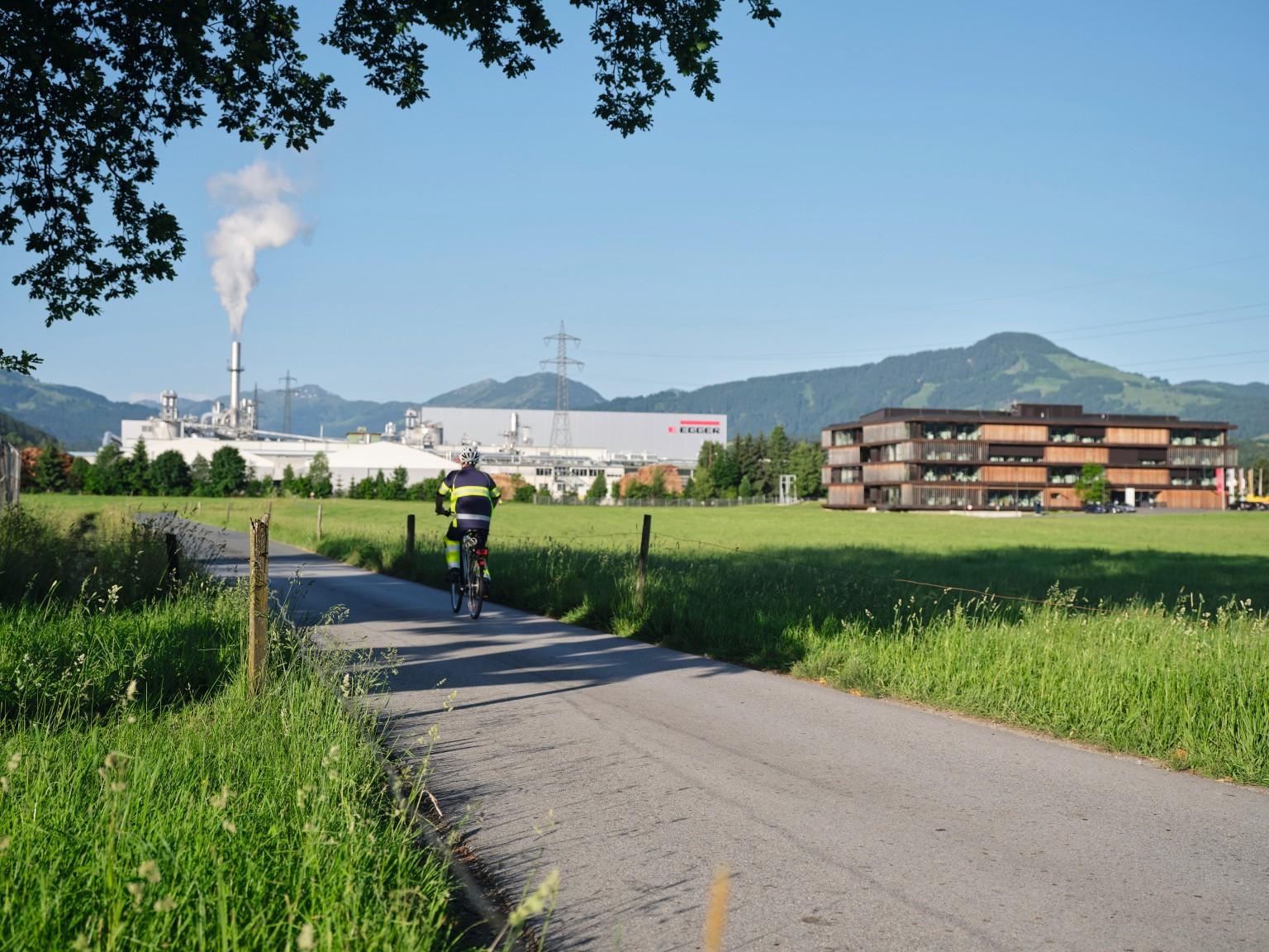 EGGER thinks comprehensively about sustainability. All details are included in the new Sustainability Report. 
