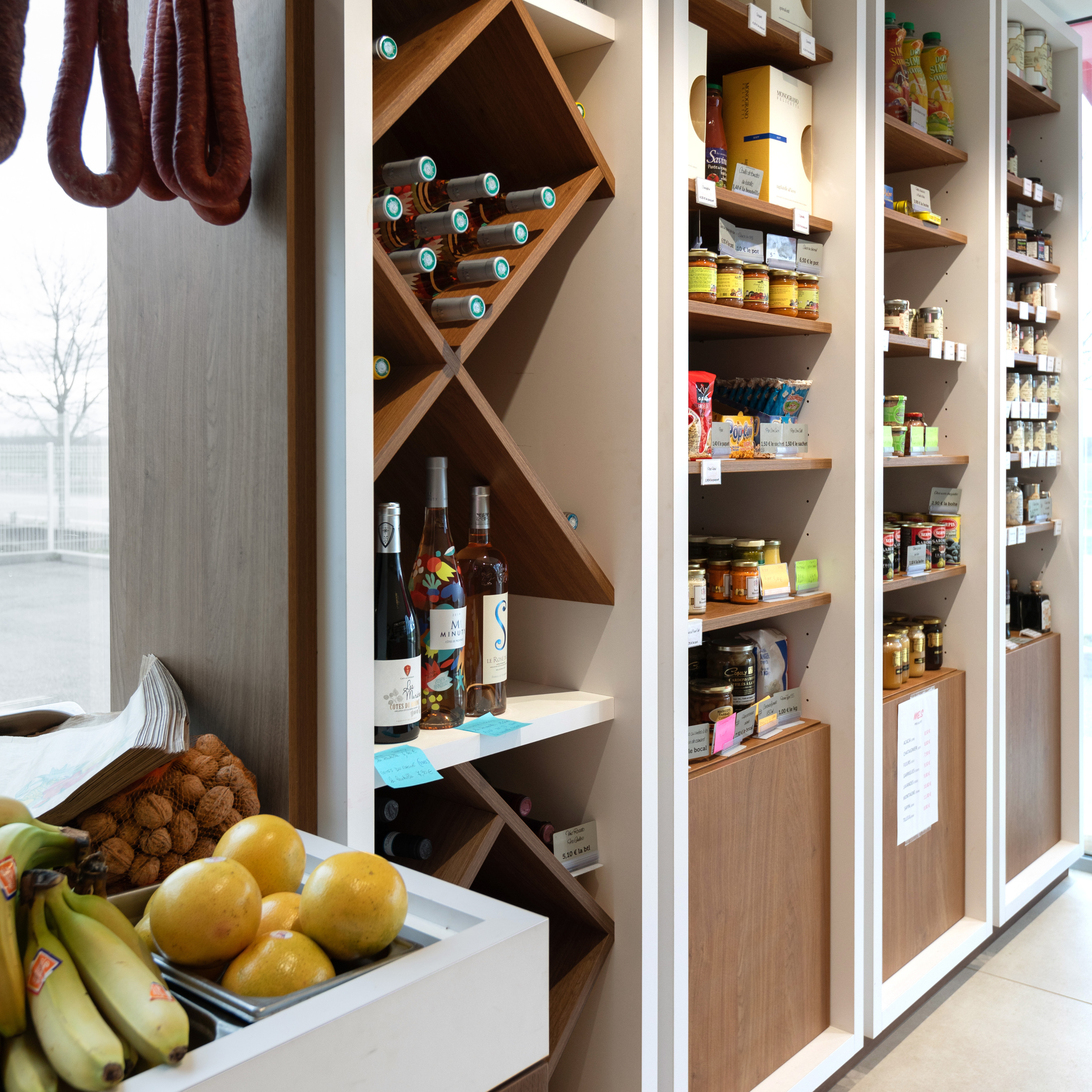 Stratifié H3398 ST12 pour une boutique d’usine de charcuterie-traiteur