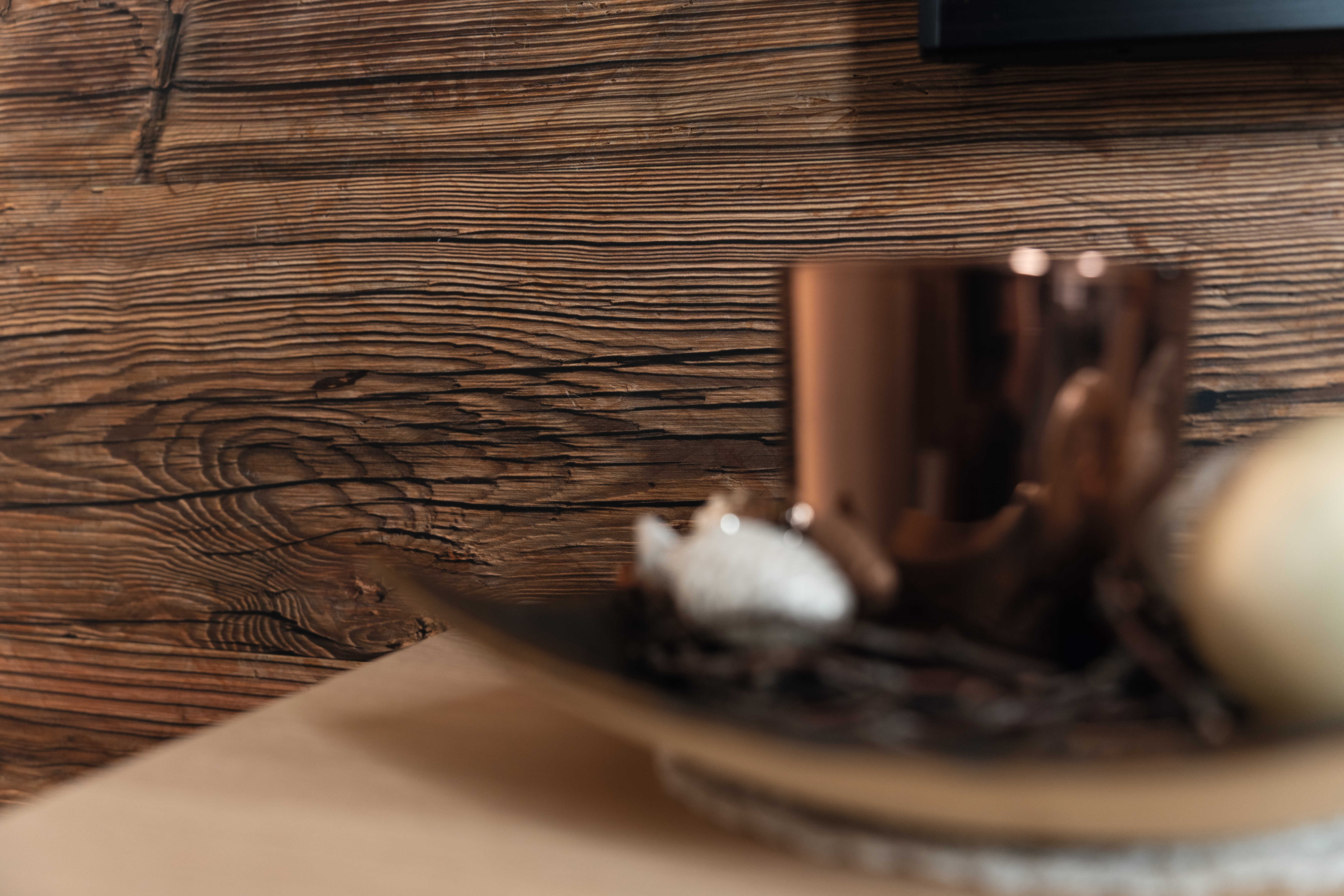 Close-up of the high-quality OSB wall panels showing natural wood texture and finish. 