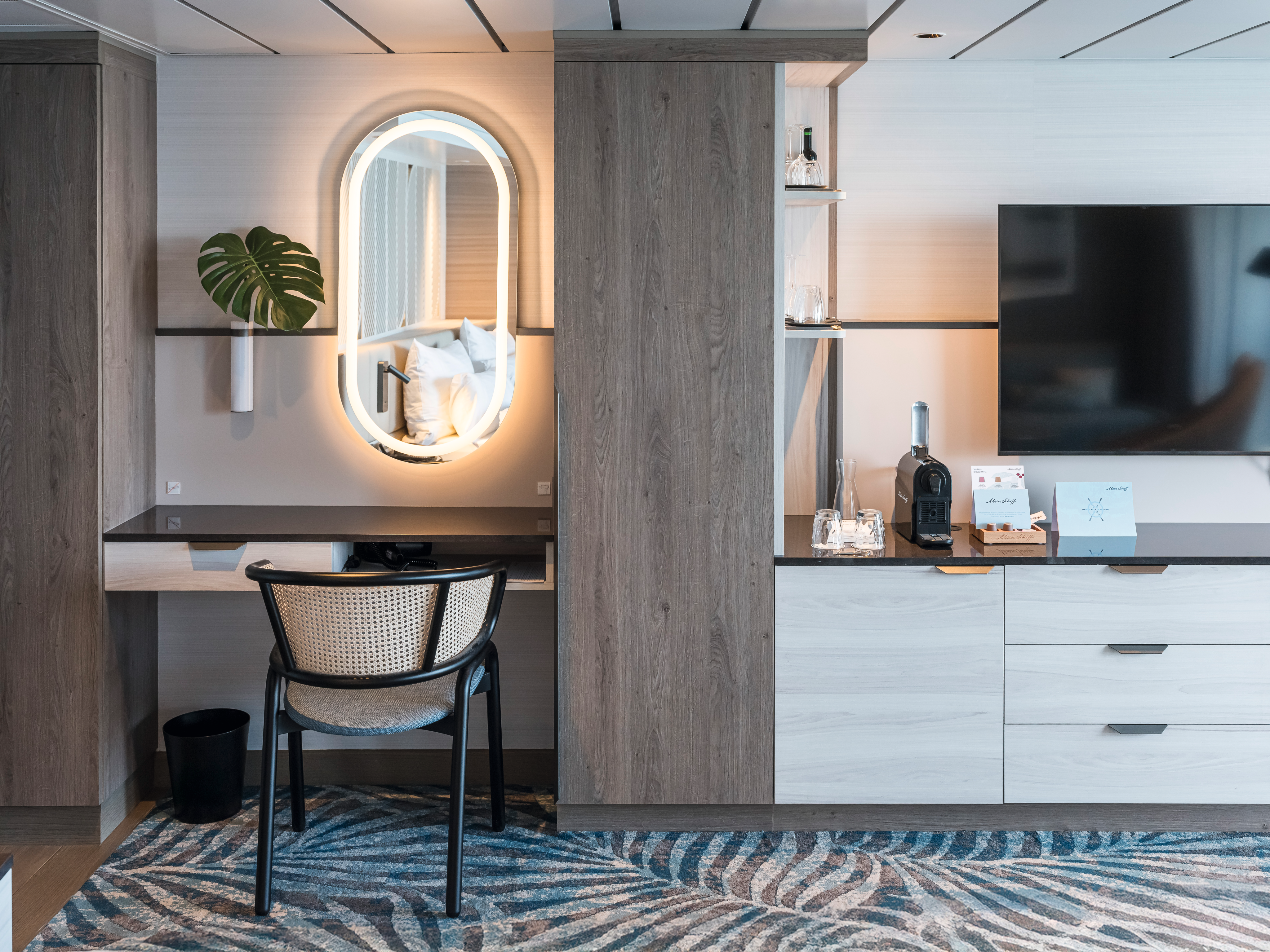 Suite with TV and table