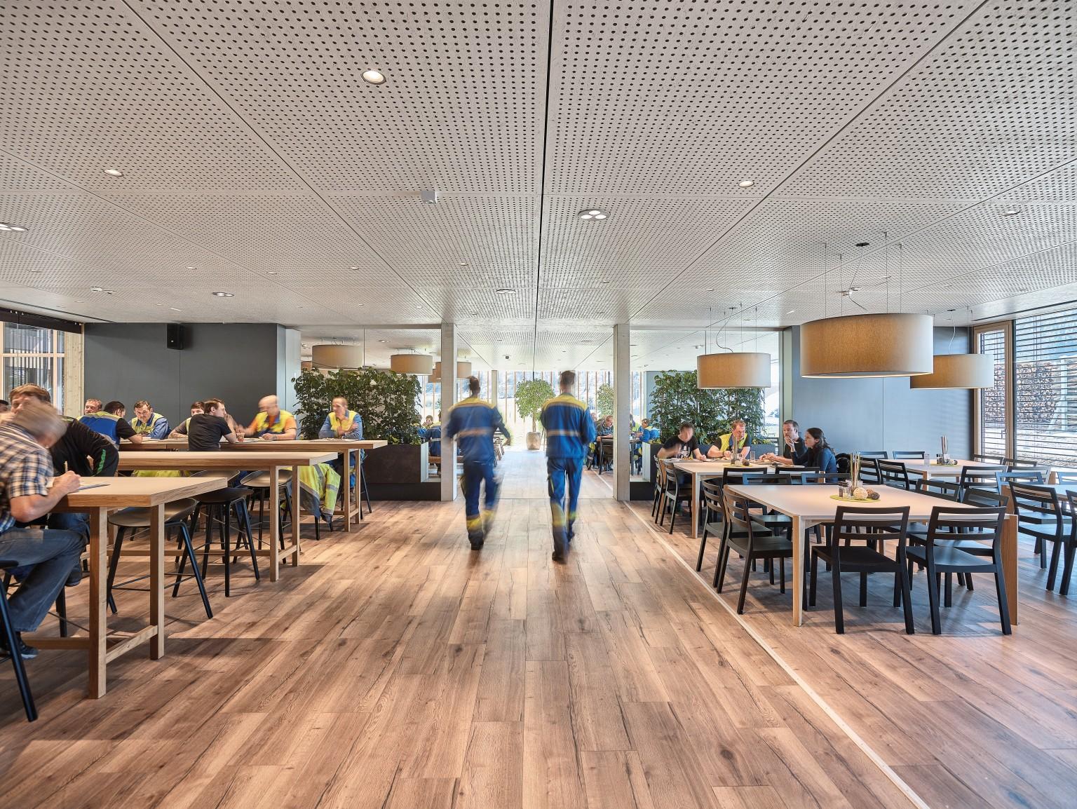 Freshly prepared dishes are offered in the employee restaurant "Stammlokal". © Christian Vorhofer