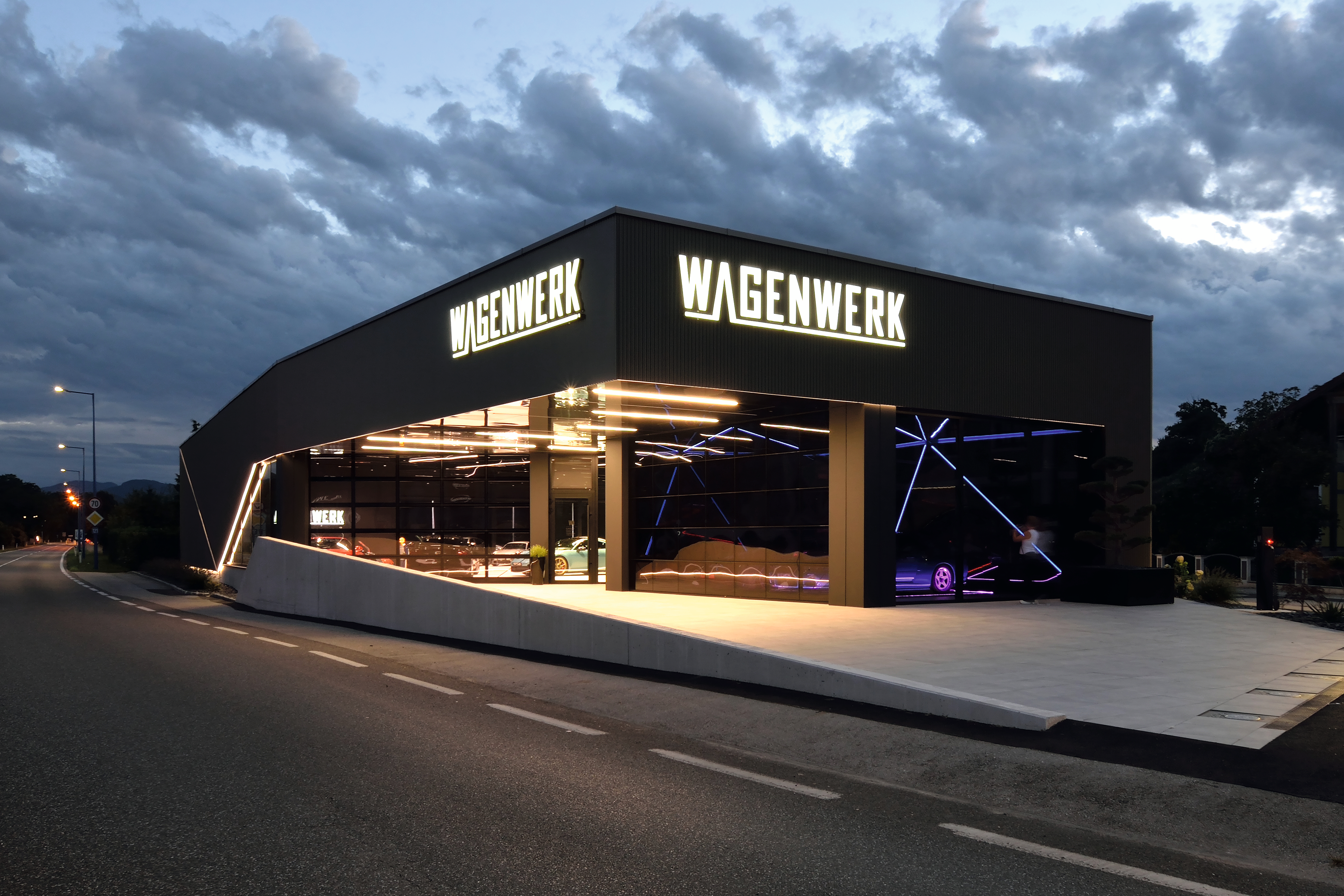 Exterior view of the Wagenwerk car dealership.
