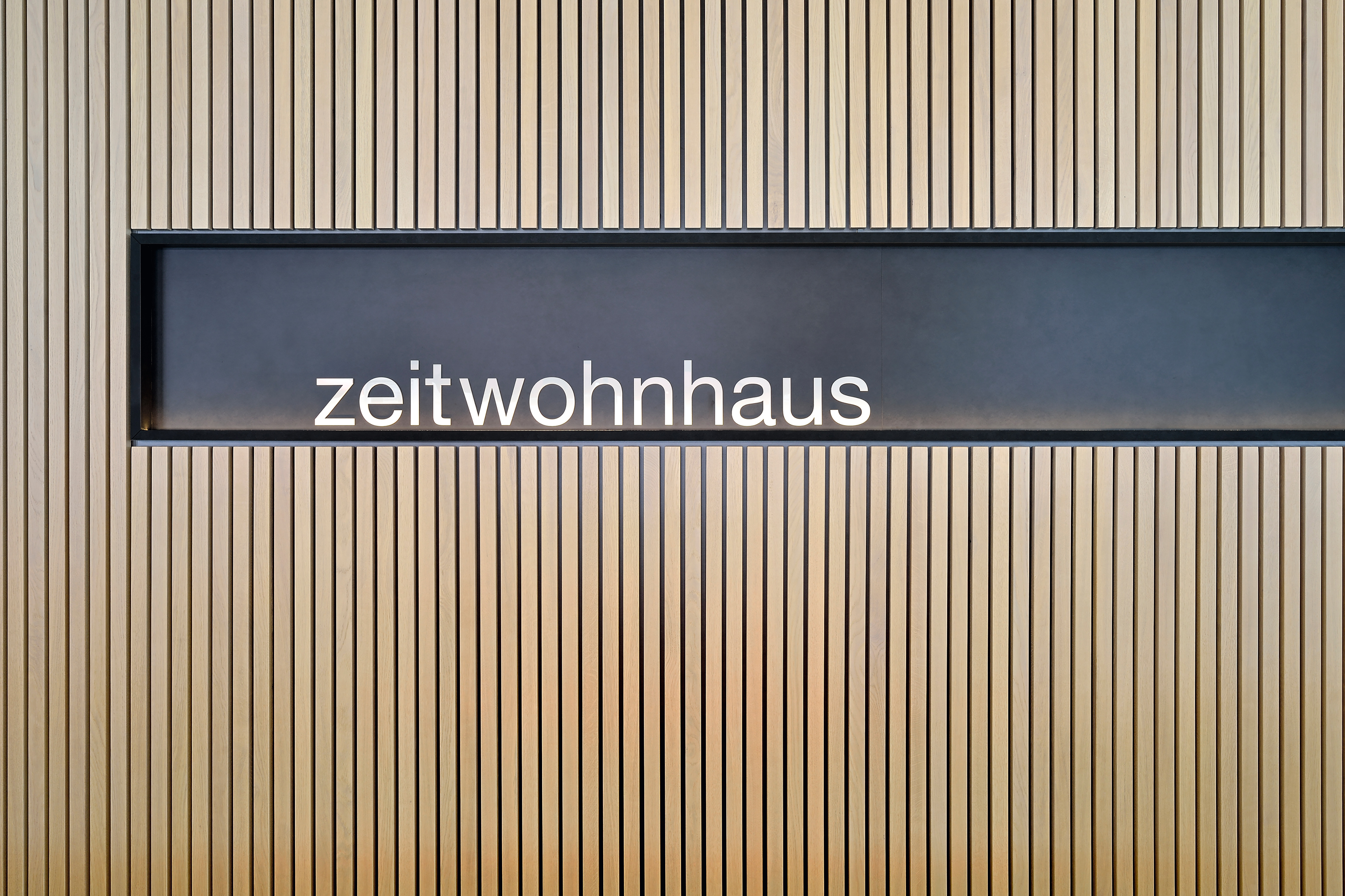 The Zeitwohnhaus was furnished with a mix of EGGER decors and real wood elements. 