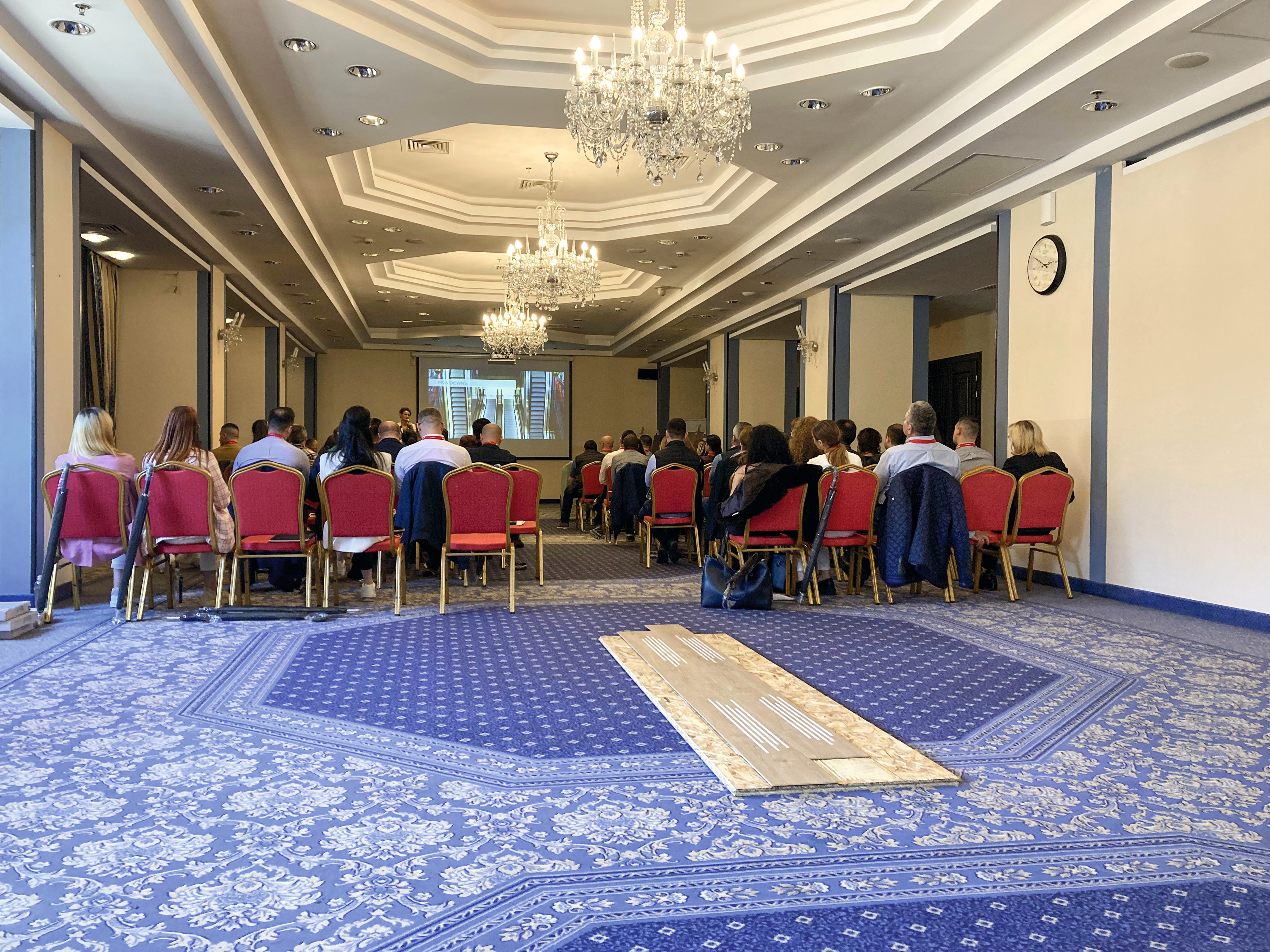 Întâlnirea anuală a profesioniștilor în materie de pardoseli