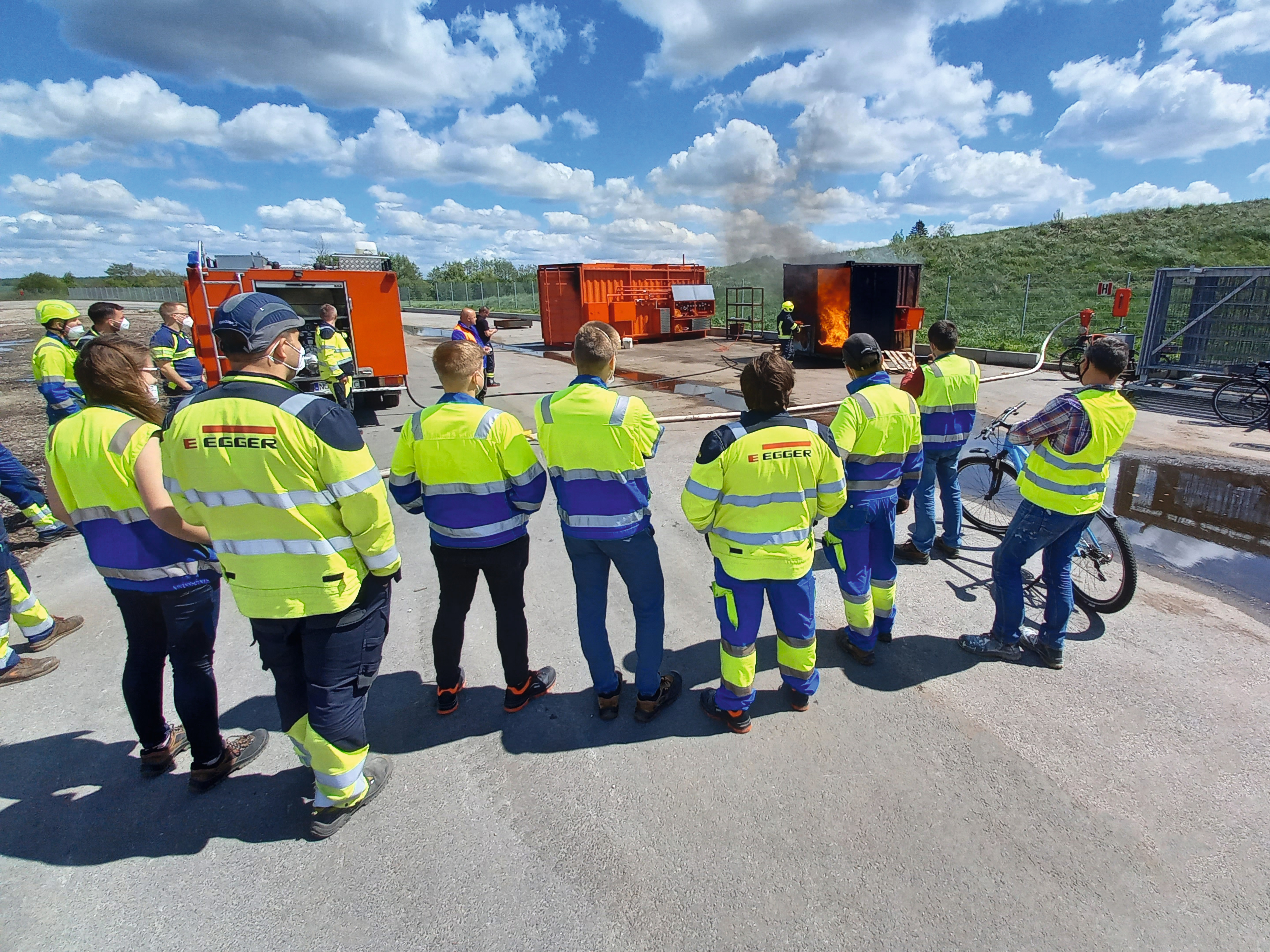 Employees during a firefighting exercise during the EGGER Safety Week 