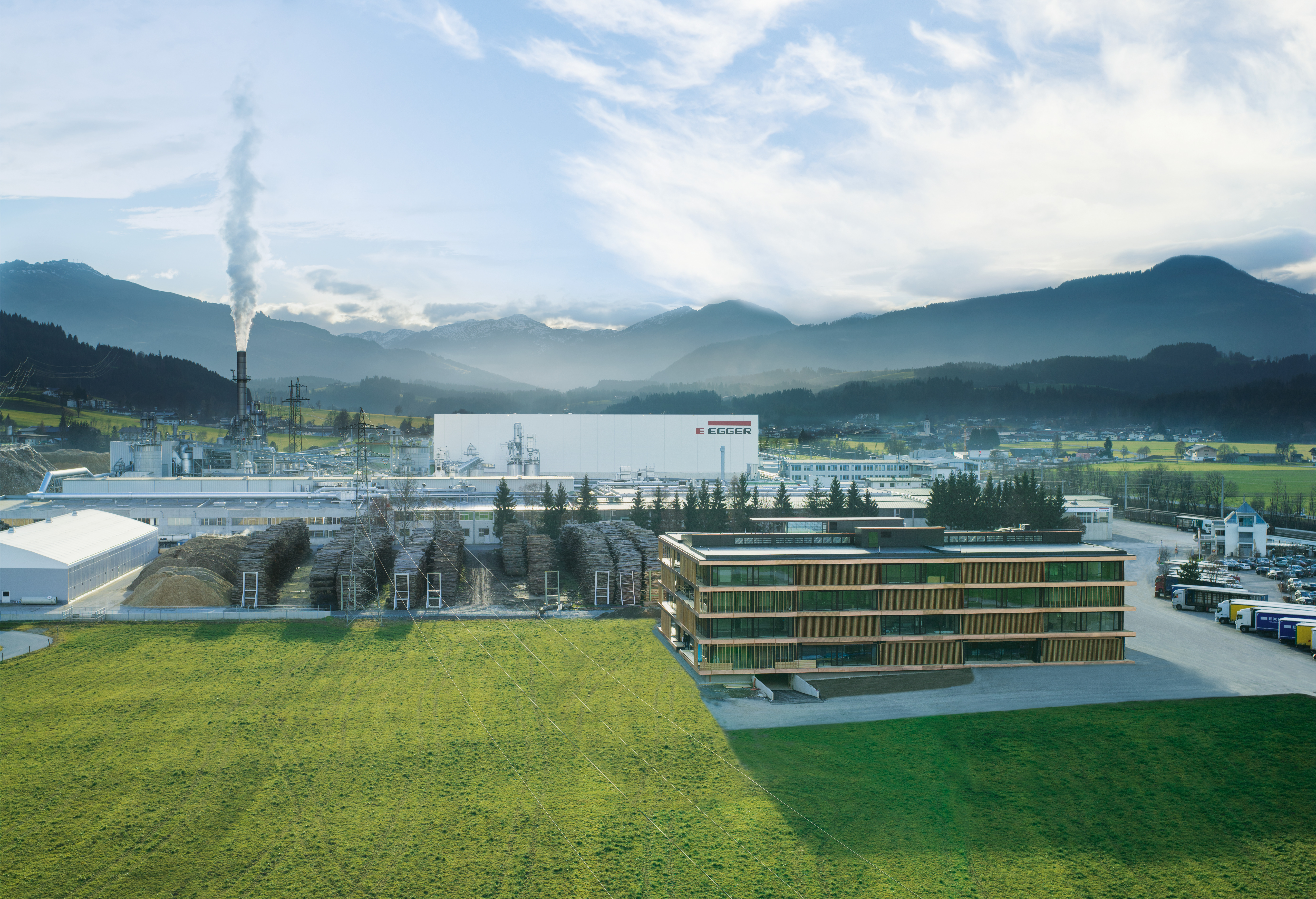The EGGER plant at the St. Johann in Tirol (AT) headquarters. 