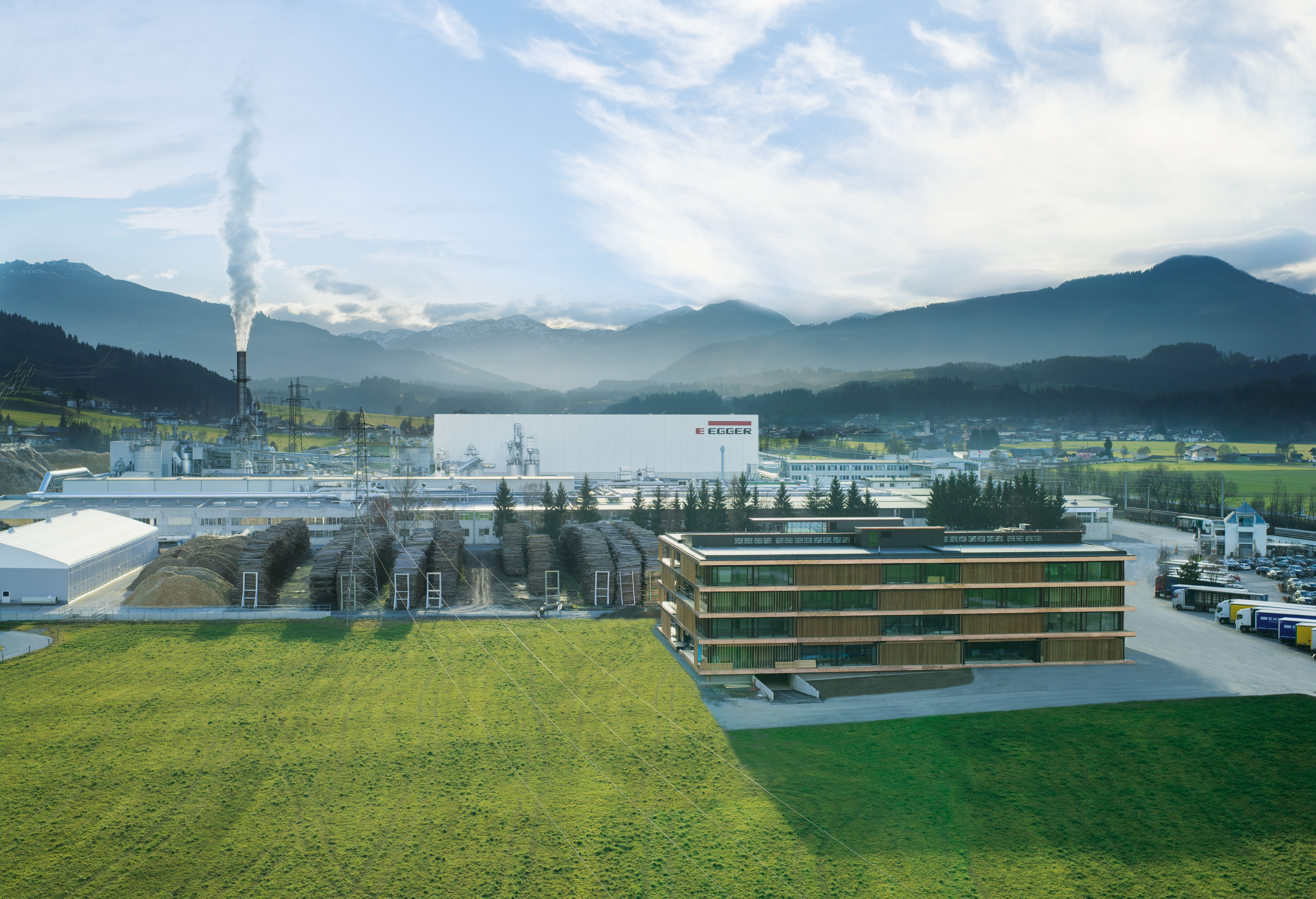 The EGGER Group, headquartered in St. Johann in Tyrol (AT), closes its 2021/2022 financial year with sales of 4.23 billion euros. The EGGER Group, headquartered in St. Johann in Tyrol (AT), closes its 2021/2022 financial year with sales of 4.23 billion euros.
