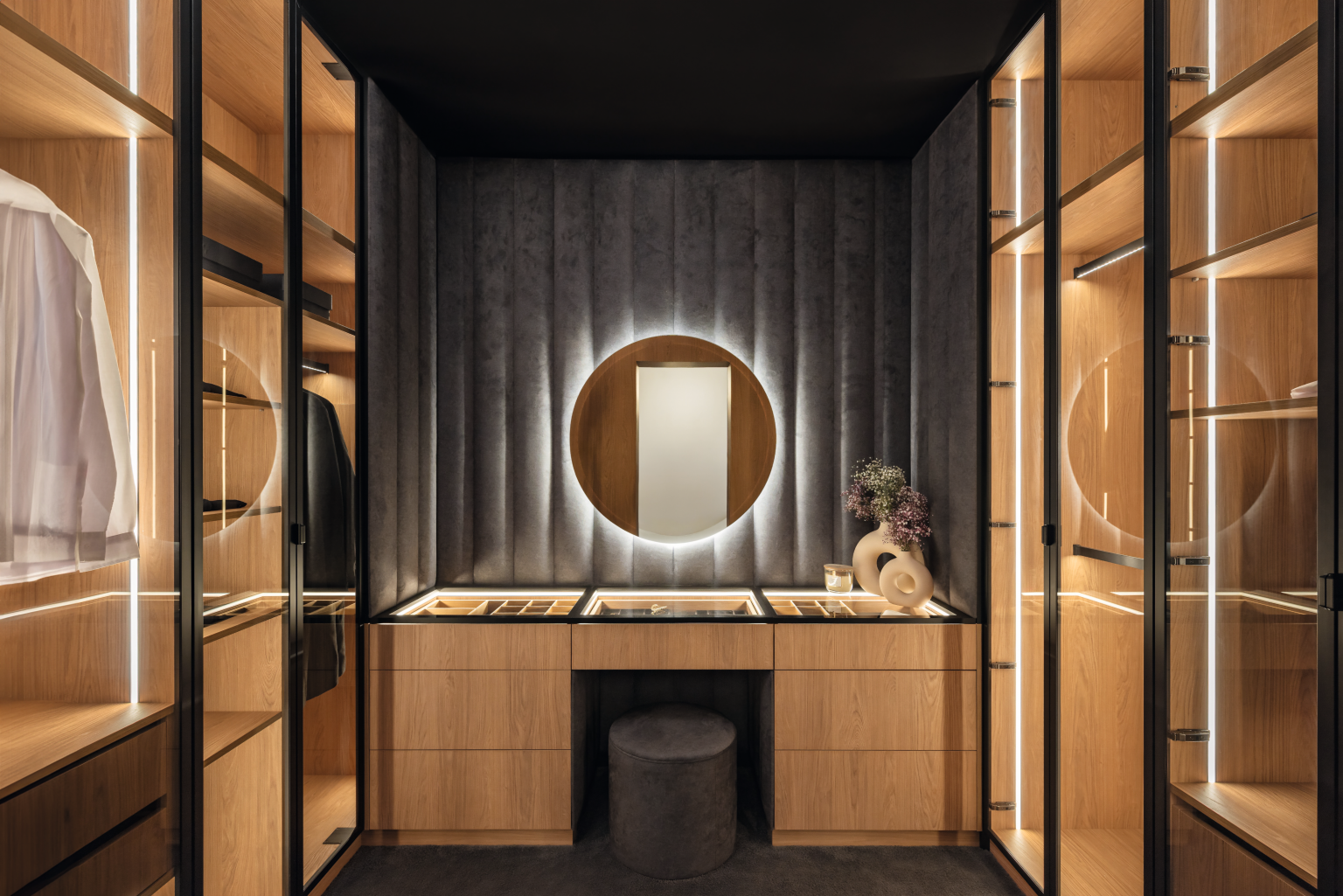 Elegant wardrobe design with H1385 ST40