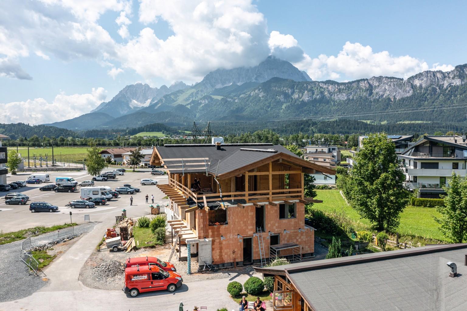 Das Wohnhaus hat eine Gesamfläche von 490 m2.