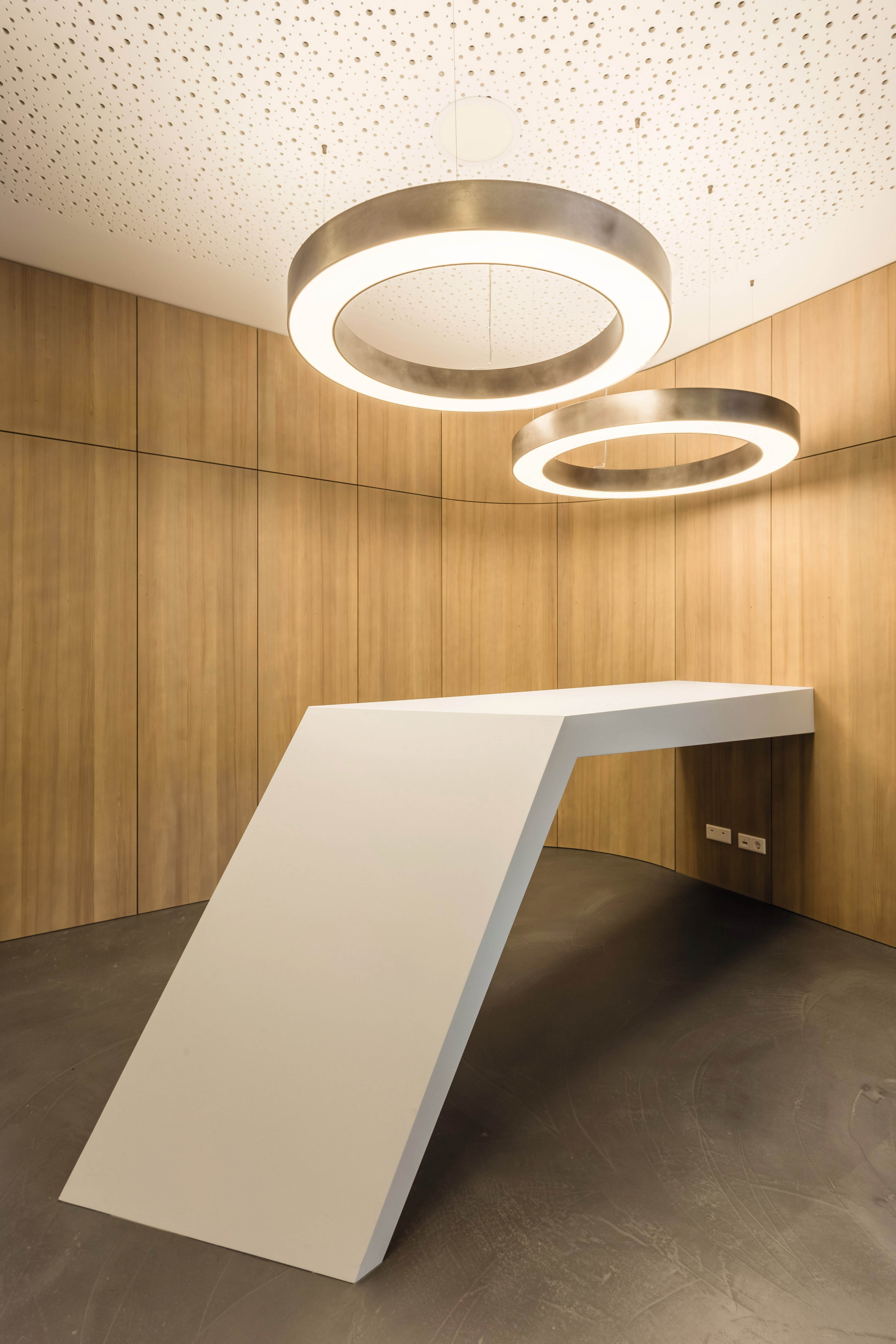 Striking but nevertheless discreet - the velvety-warm surface of PerfectSense Matt makes this possible.