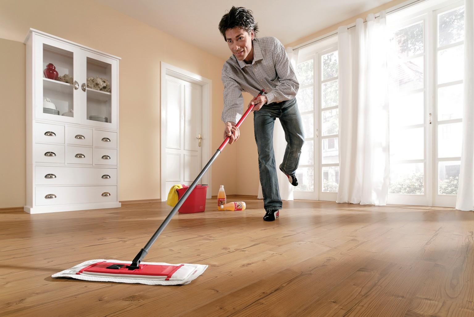 Cleaning laminate flooring