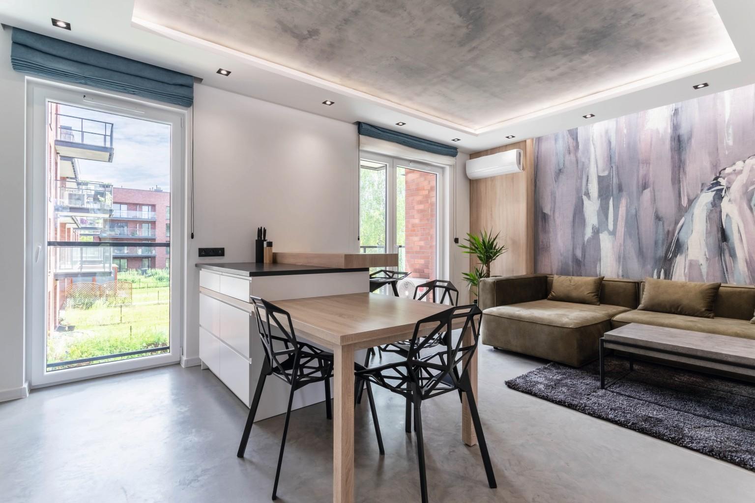 Le décor bois H1145 ST10 Chêne Bardolino naturel apporte luminosité et fraîcheur au séjour et à la salle à manger. 