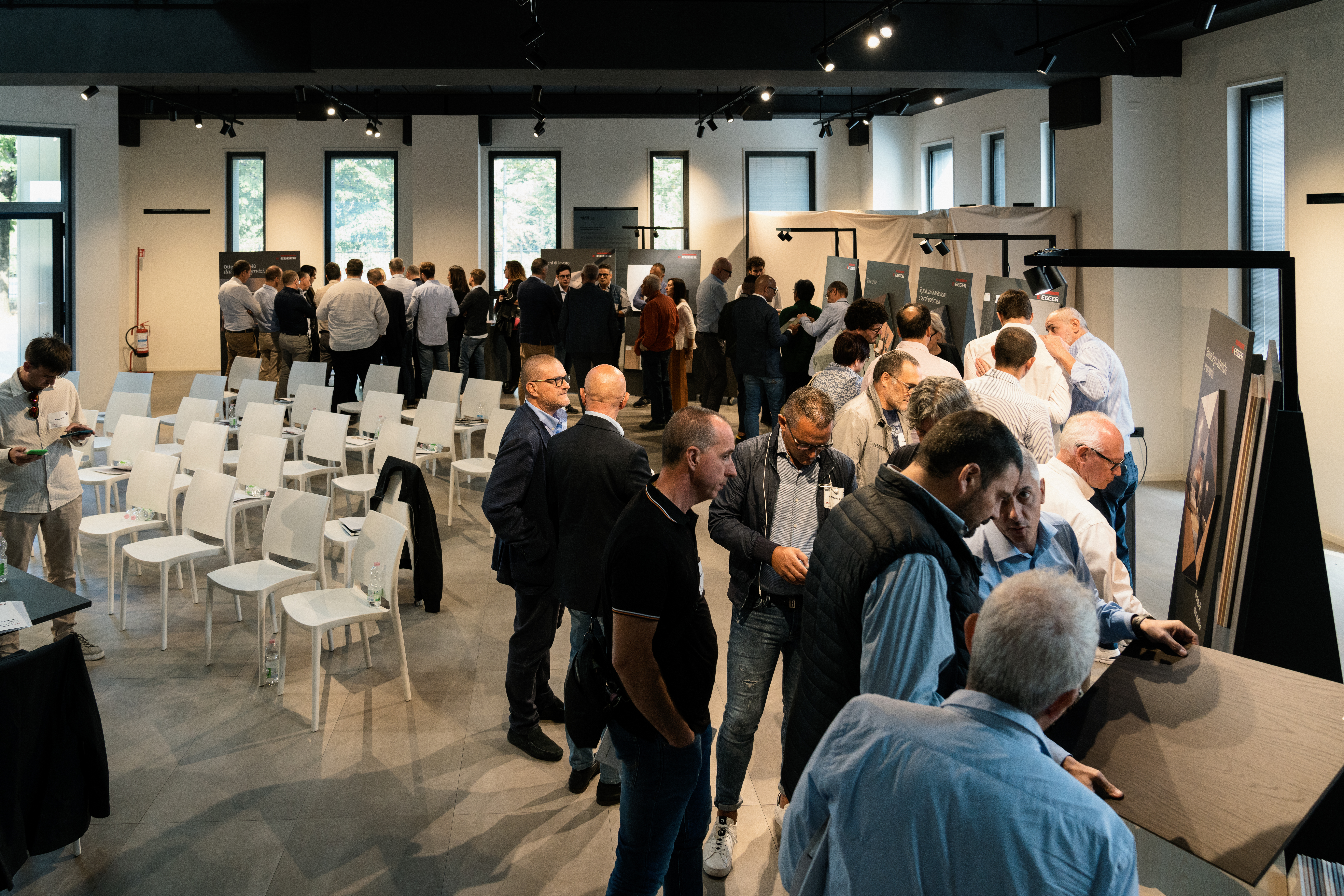 Le sessioni di approfondimento gestite dal team Egger Italia, con la preziosa collaborazione di Barbara Sicuro, Referente Ufficio vendite Settore Distribuzione e Matia Portaluppi, SAIB Egger Group e Decor Manager Egger