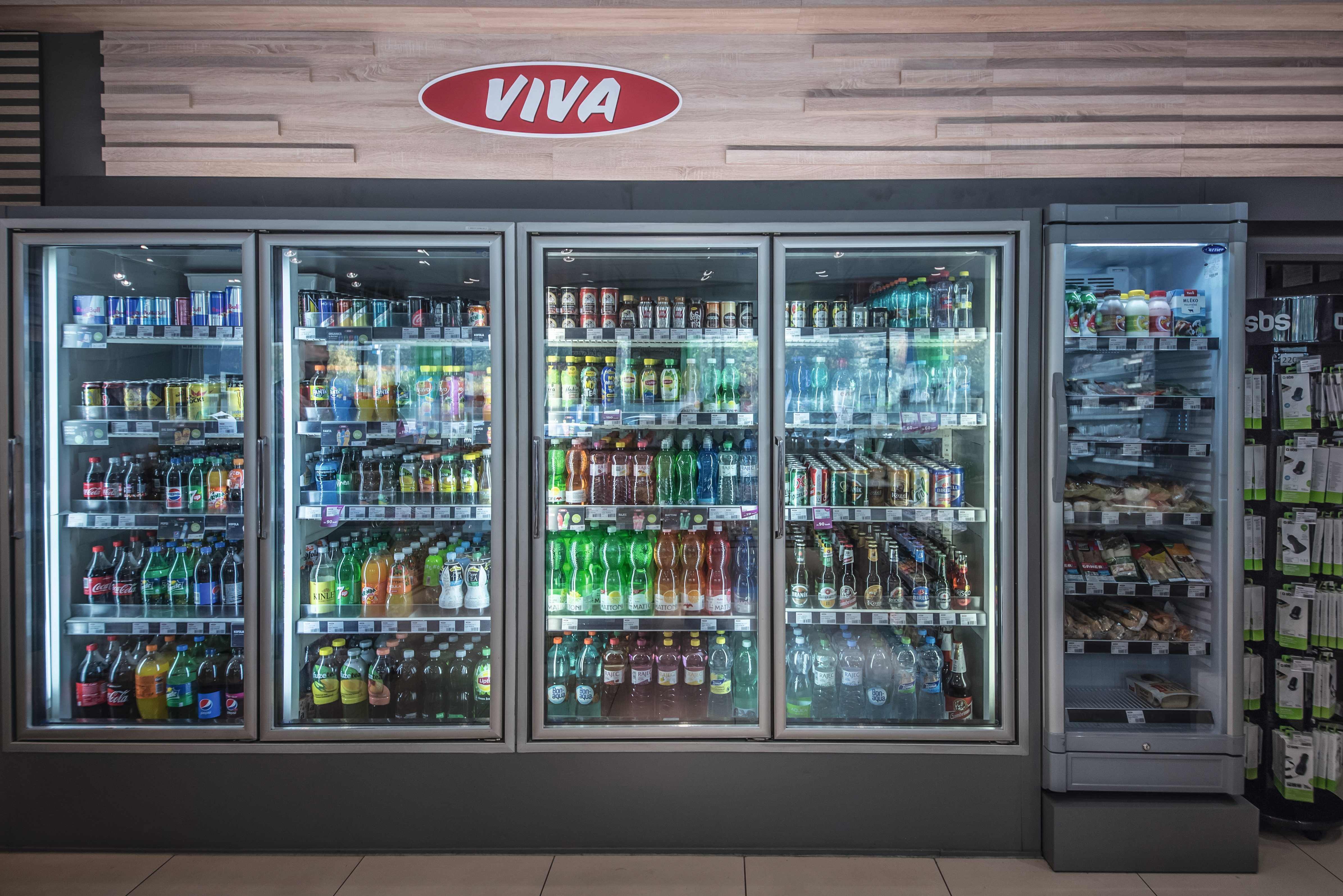 U741 ST9 Lava Grey offers a restrained look which directs your attention to the distinctive oak panel with strips and the VIVA logo that runs around the entire perimeter of the shop.