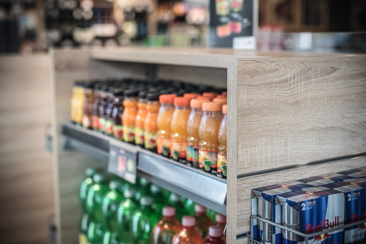 Drink counters feature the H1145 ST10 Bardolino Oak decorative material.