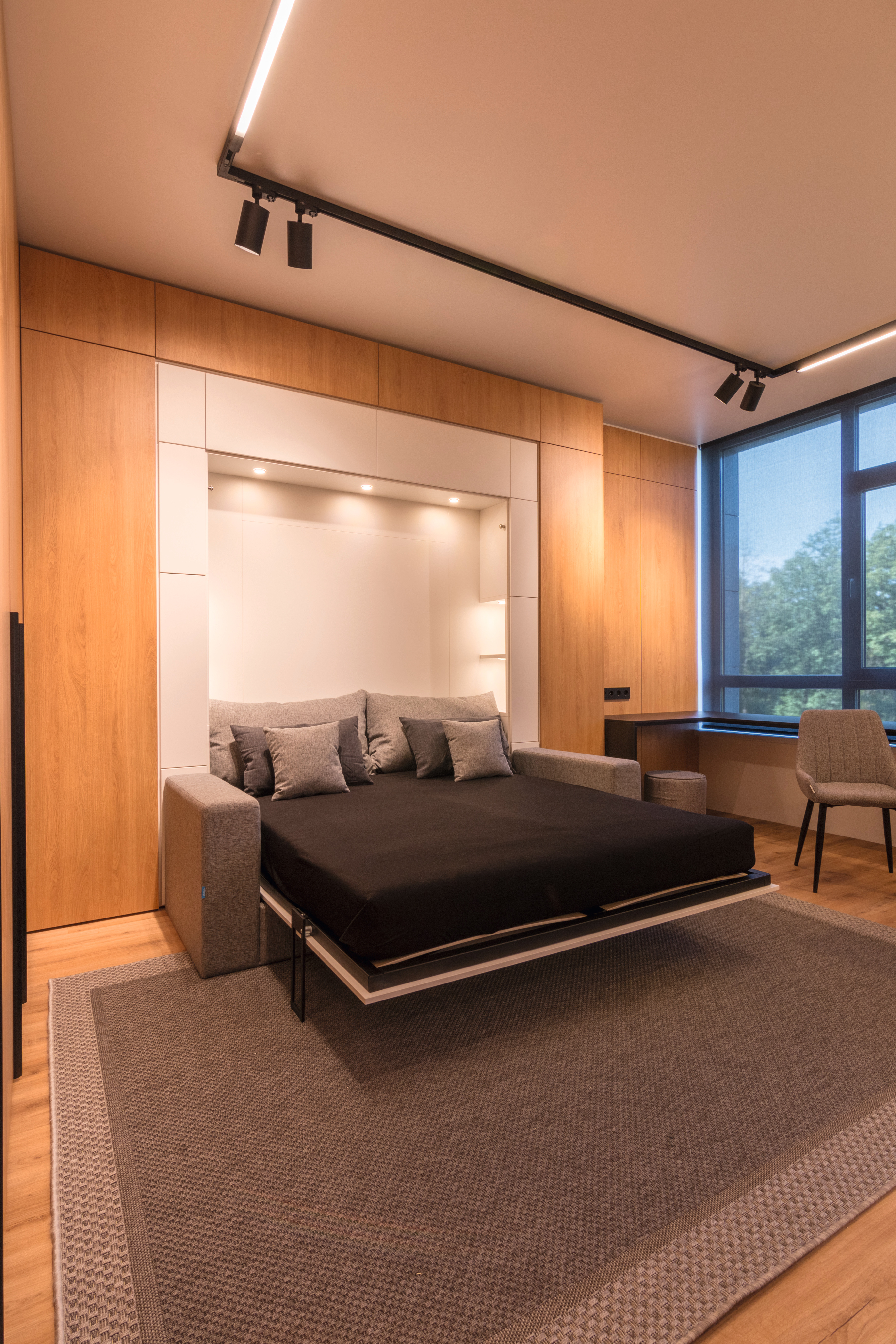 Ultimate functionality is provided by the sofa in the living and dining area, which can be converted into a bed.