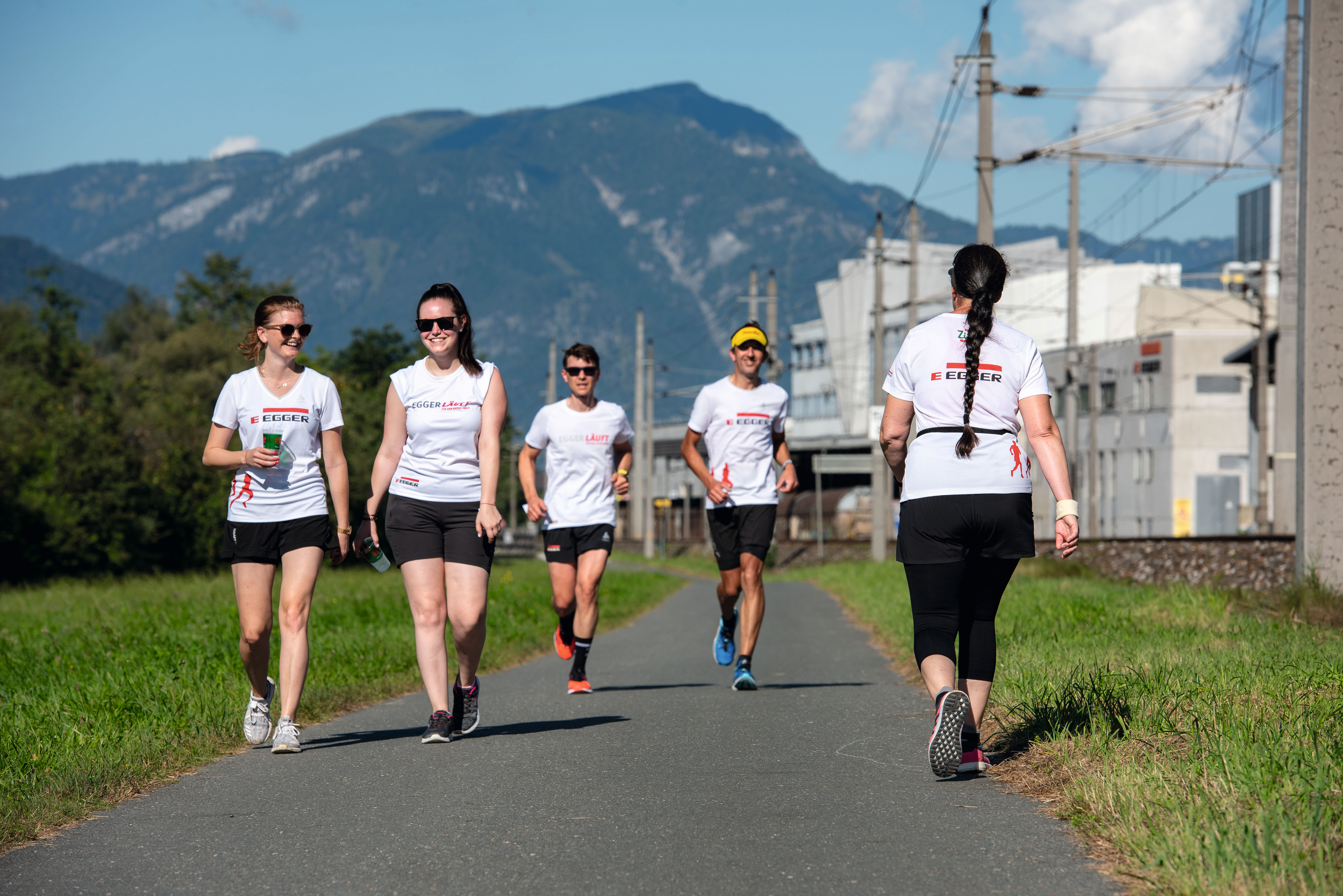 Les collaborateurs EGGER participent à la course « EGGER runs »