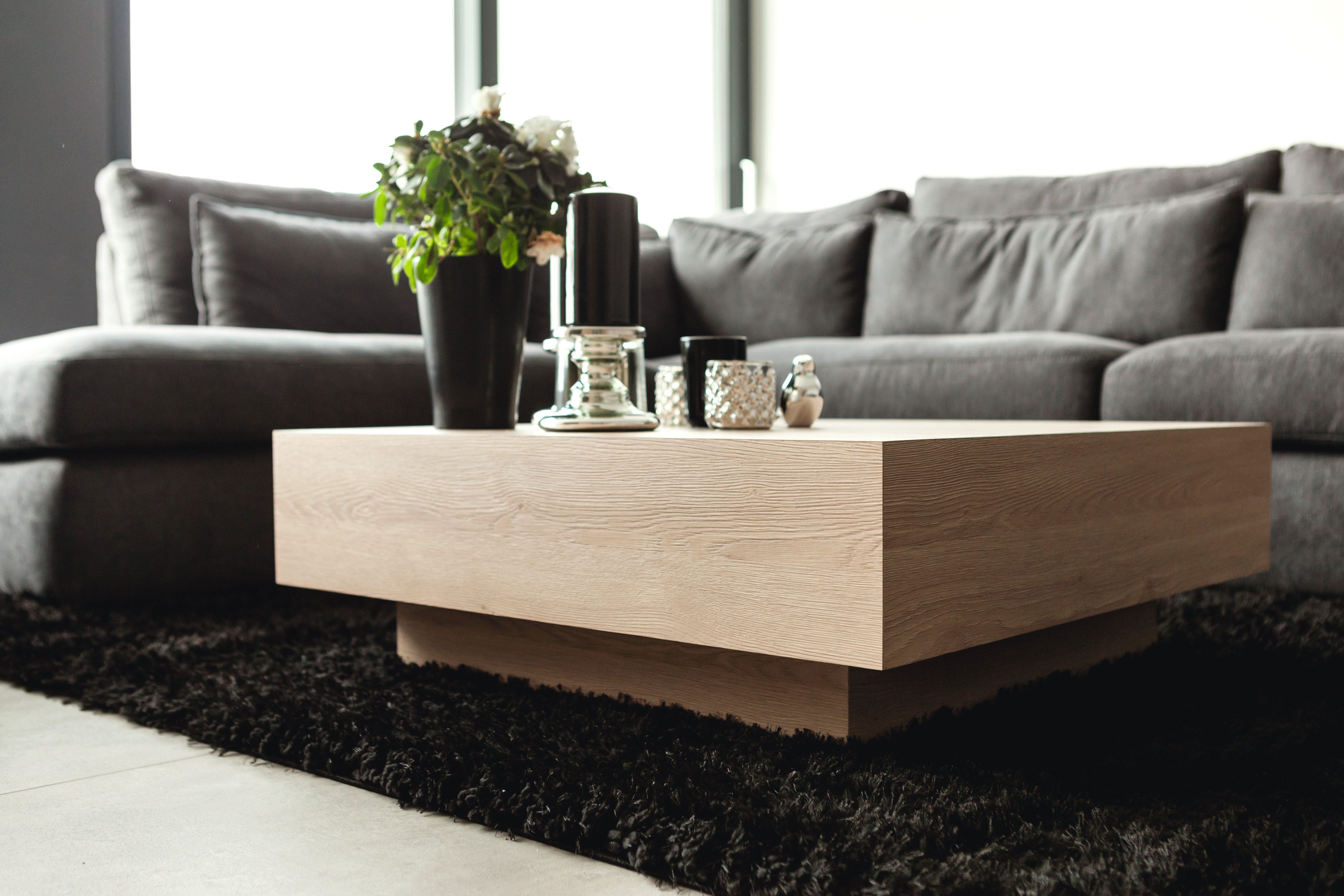 Coffee table as a natural eye-catcher with H3309 ST28 Sand Gladstone Oak.