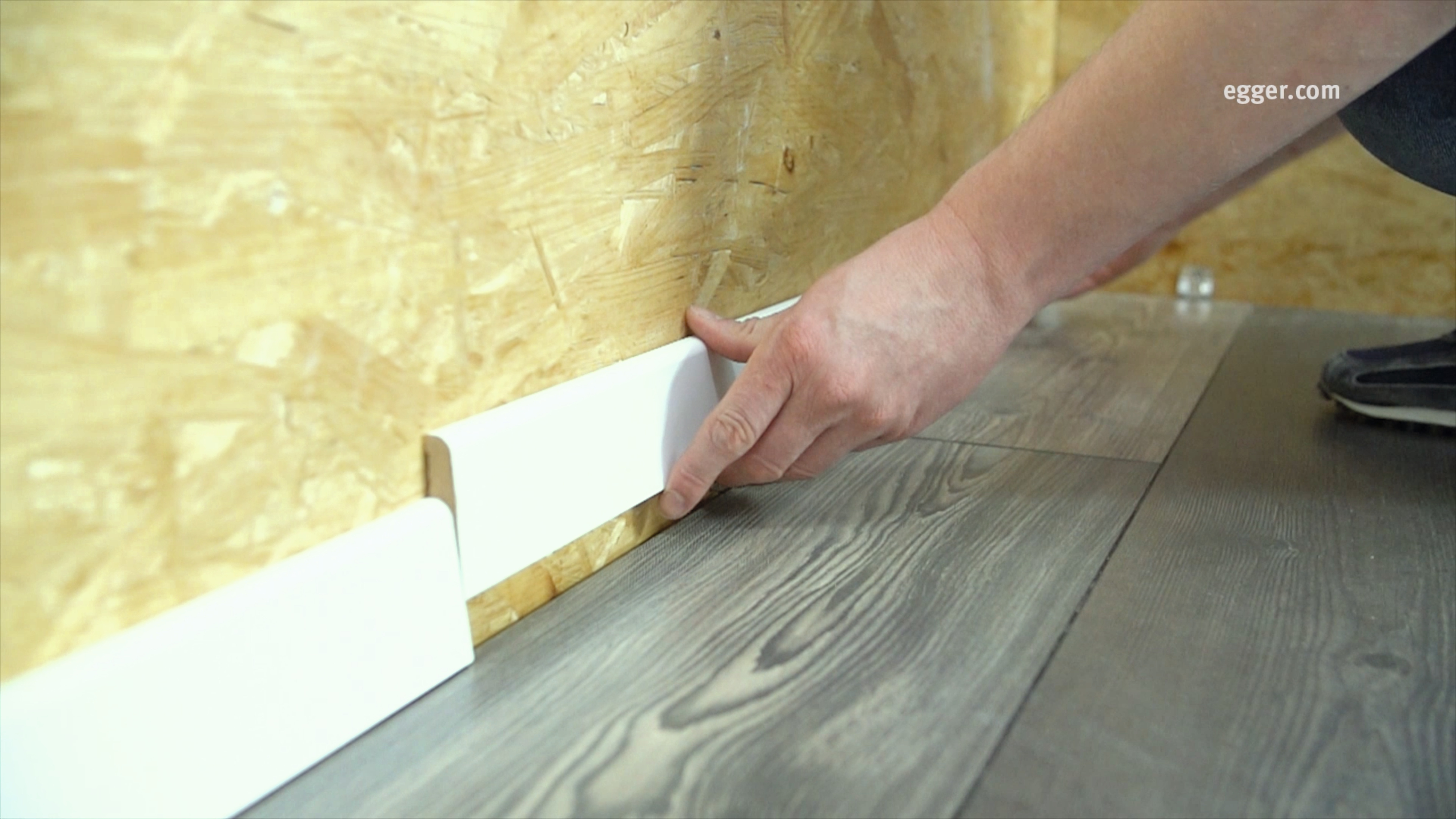 Naše video o instalaci podlahových lišt
