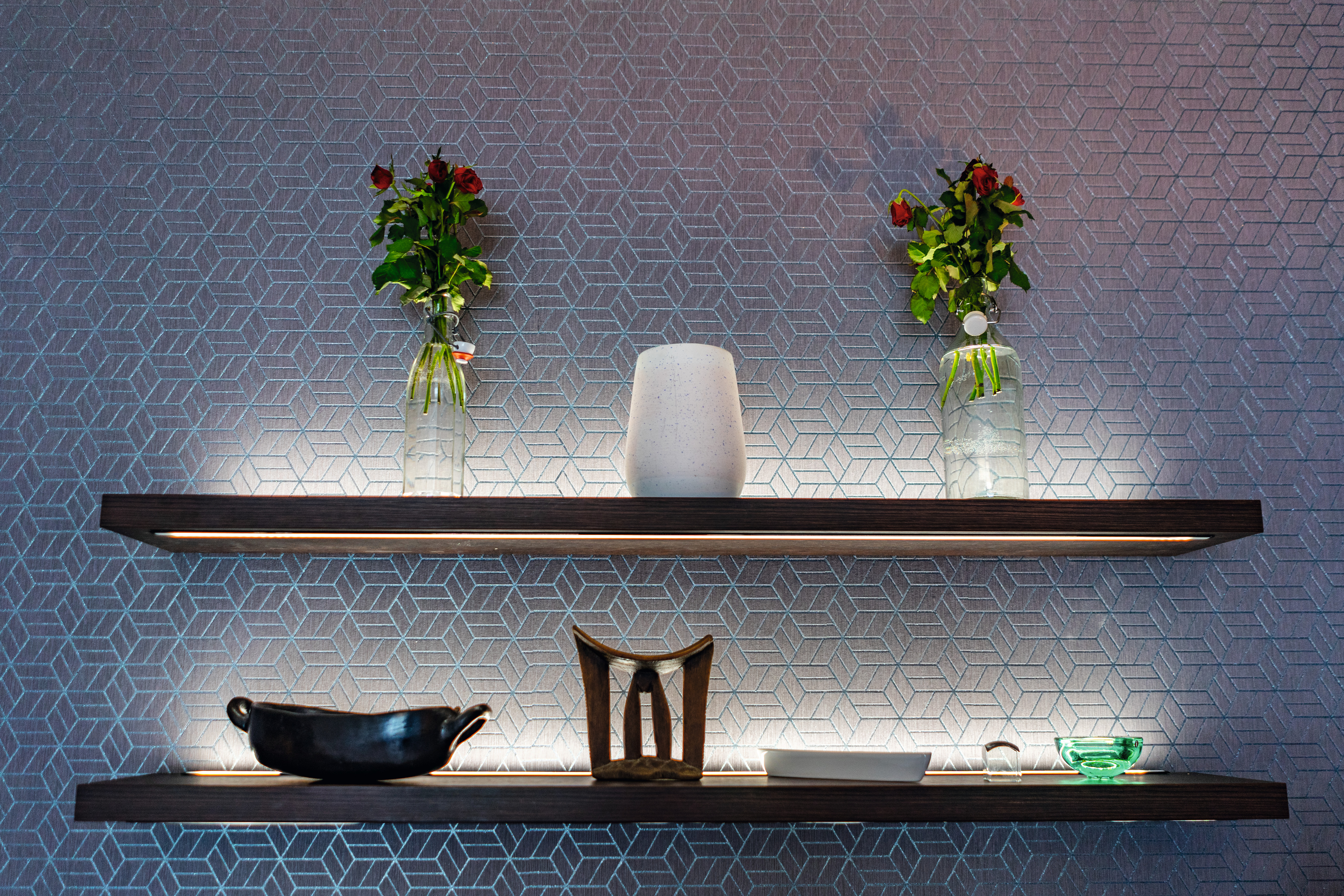 The LED strips on the furniture in the bedroom add to the cosiness and create a pleasant atmosphere.