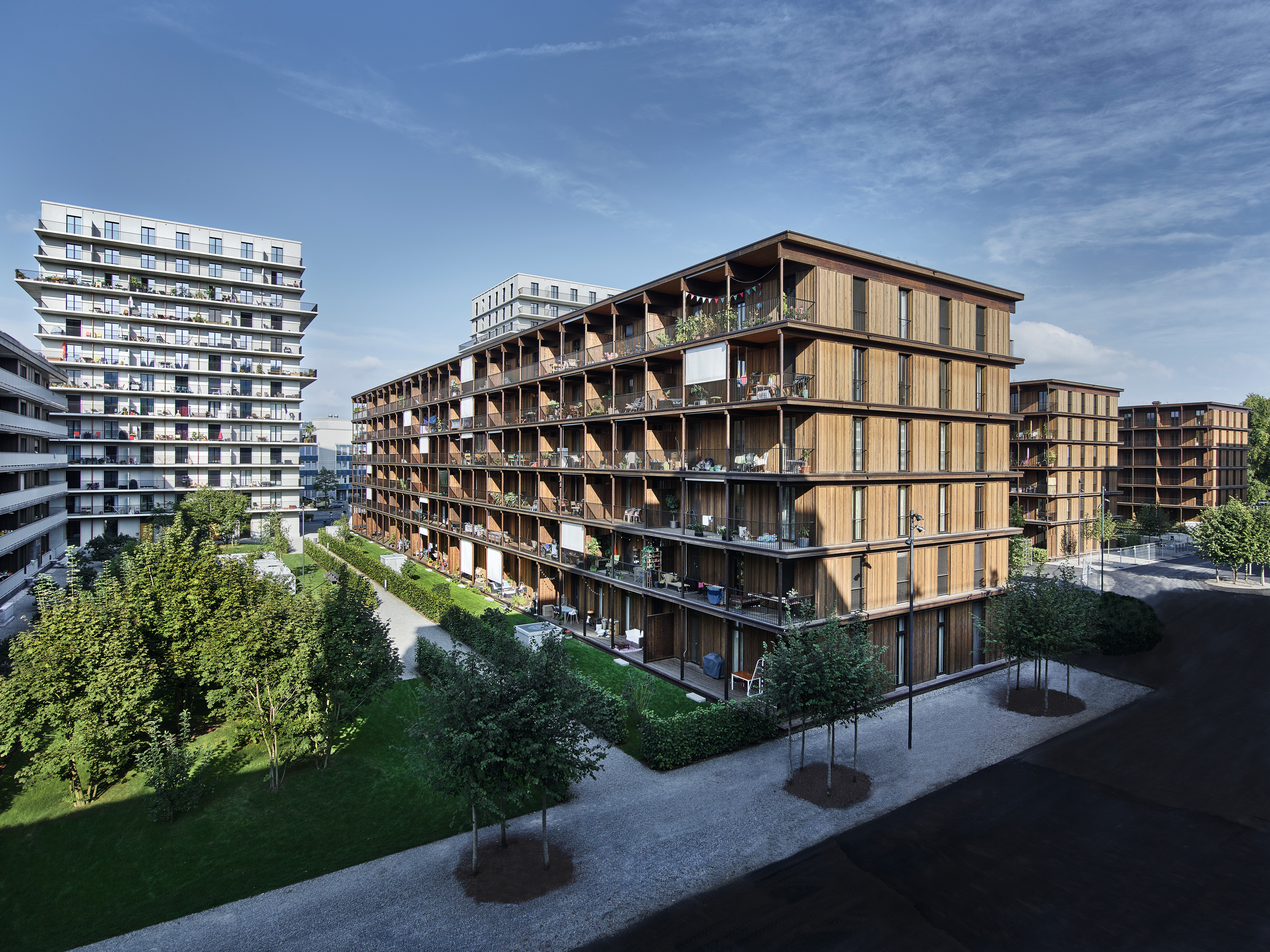 Tre edifici a sei piani delle dieci nuove costruzioni sono stati realizzati impiegando il sistema costruttivo in legno con EGGER OSB 4 TOP