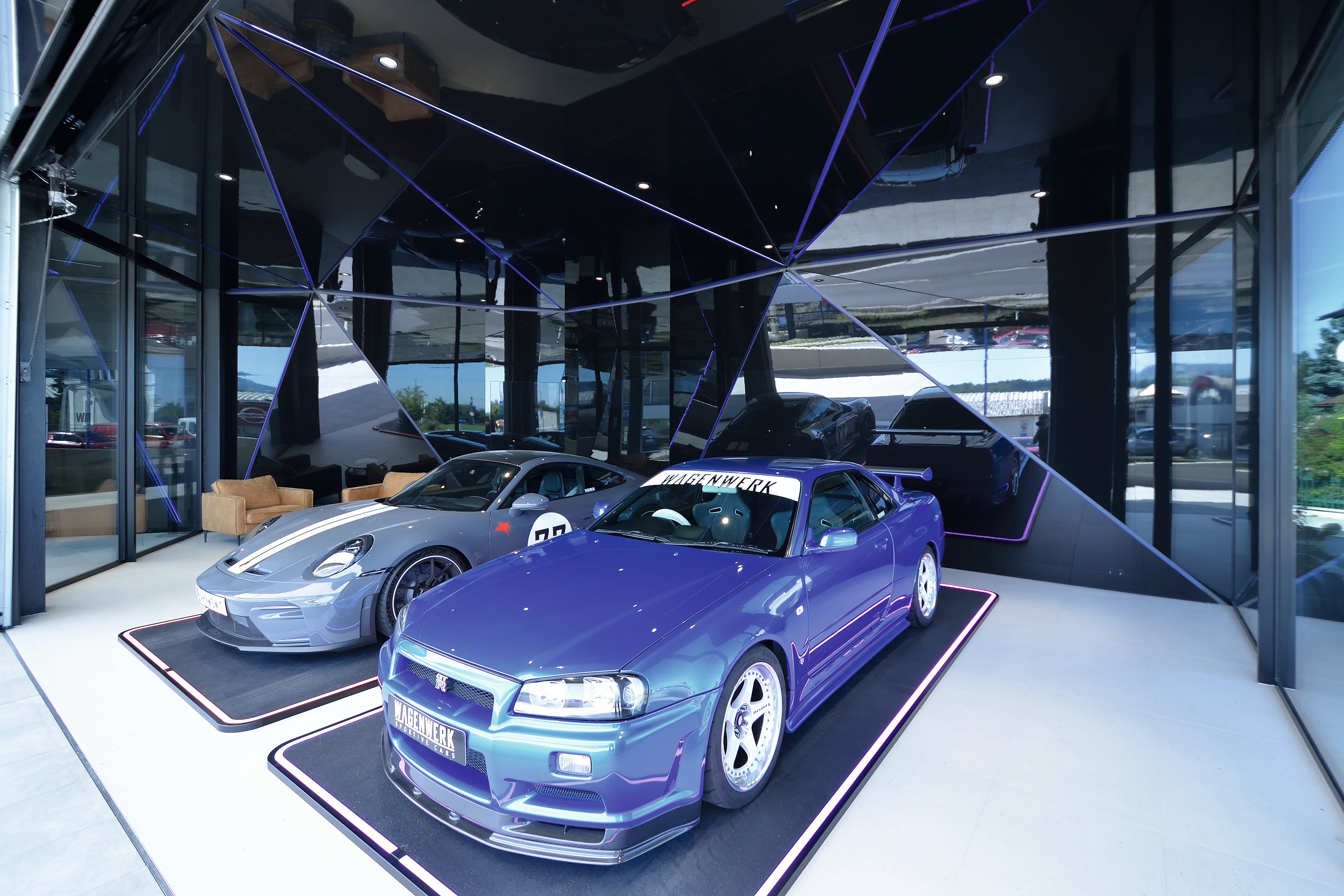 Delivery hall in U999 PG Black.