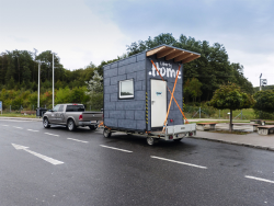 Het prototype staat voor de hoofdingang van de FH campus in Wenen.