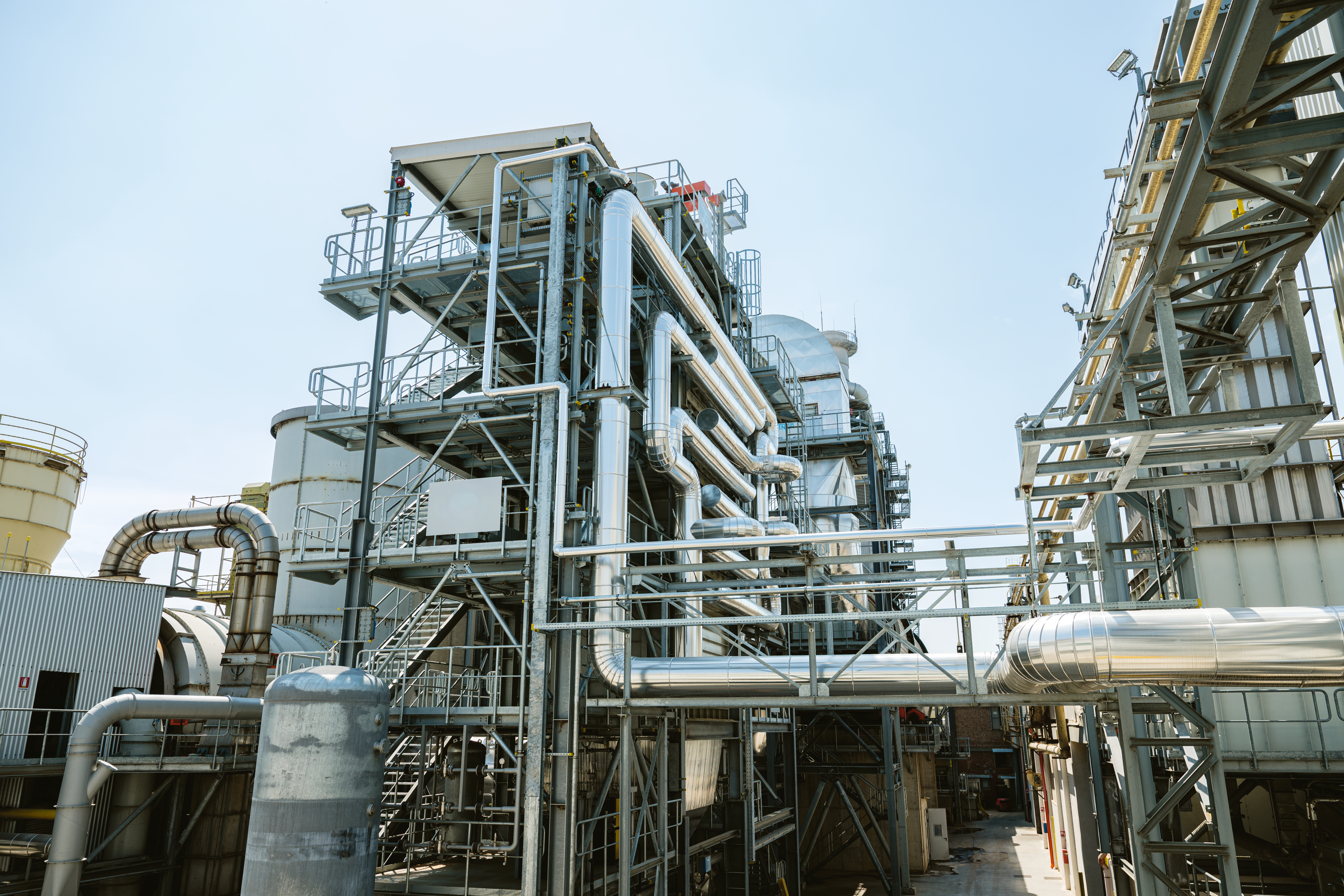 Nový termoolejový kotel představuje revoluci v zásobování závodu obnovitelnou energií