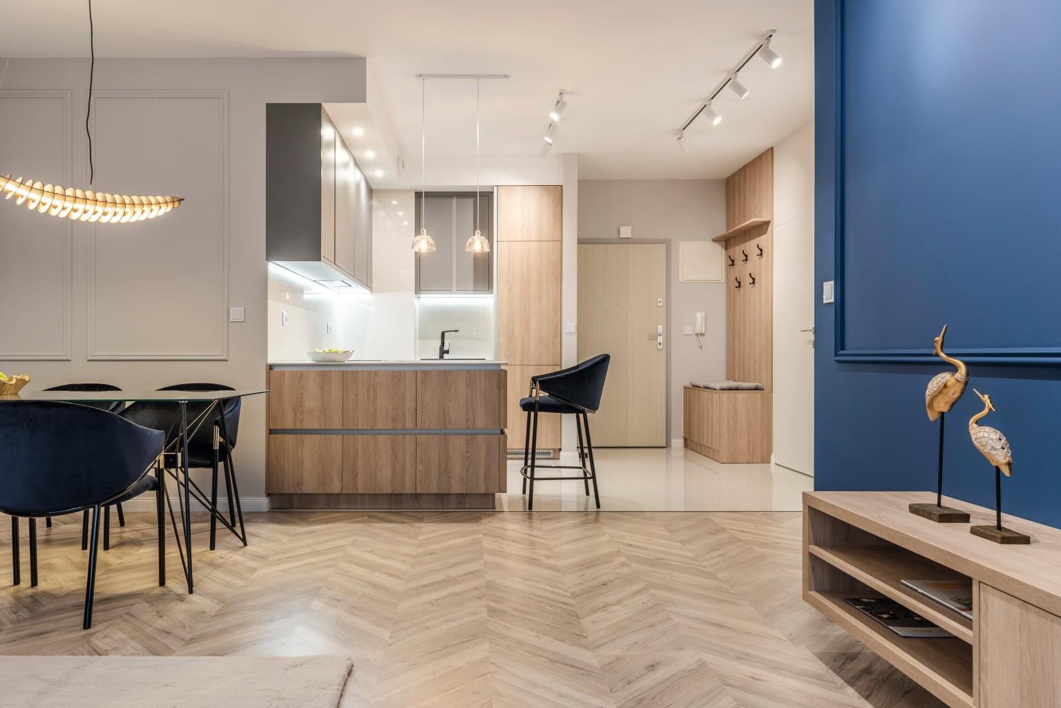 Różnorodne dekory EGGER łączą w tym apartamencie elegancję i ciepło.