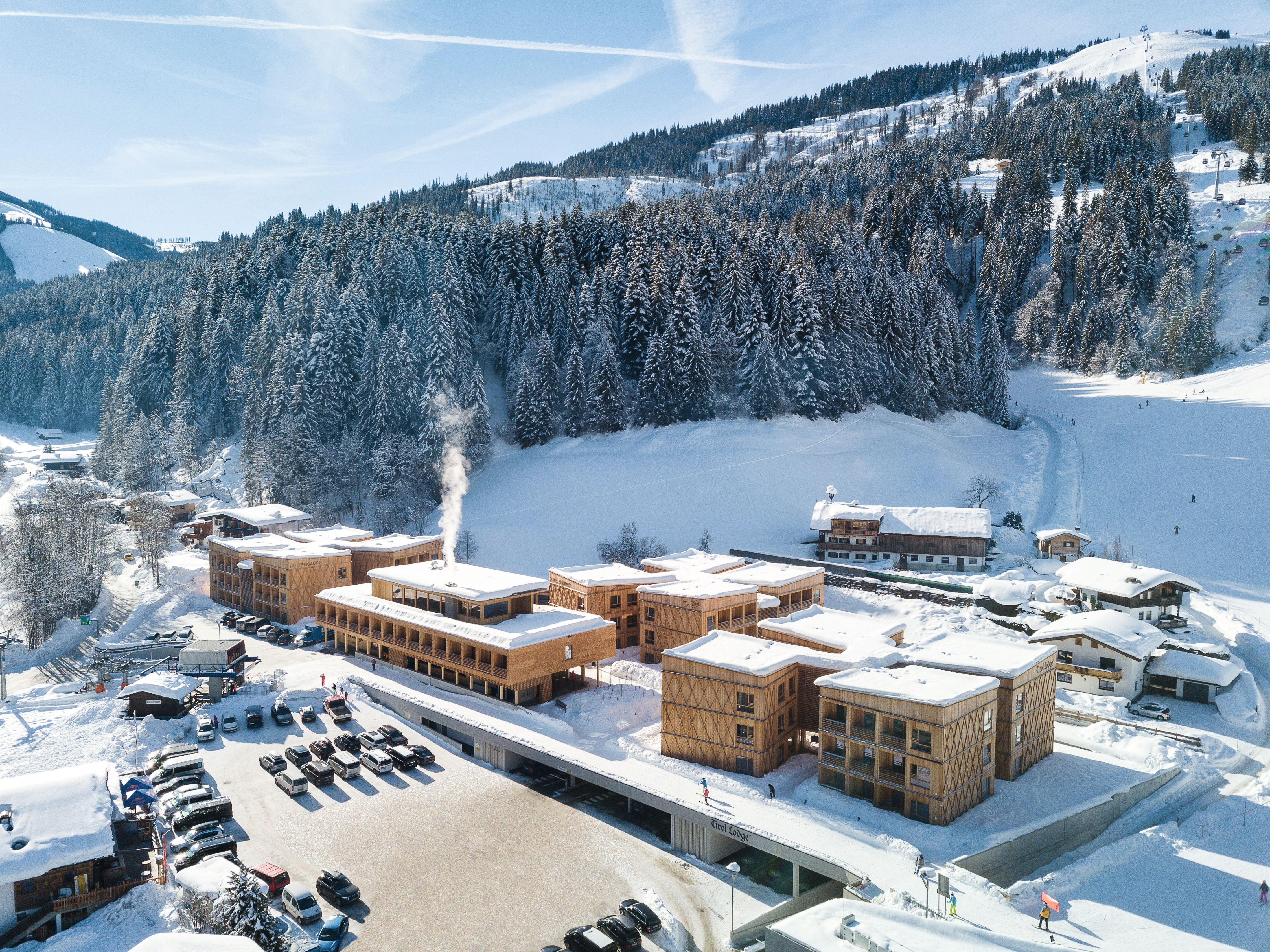 El hotel Tirol Lodge durante un invierno real. © Klaus Bauer Photomotion