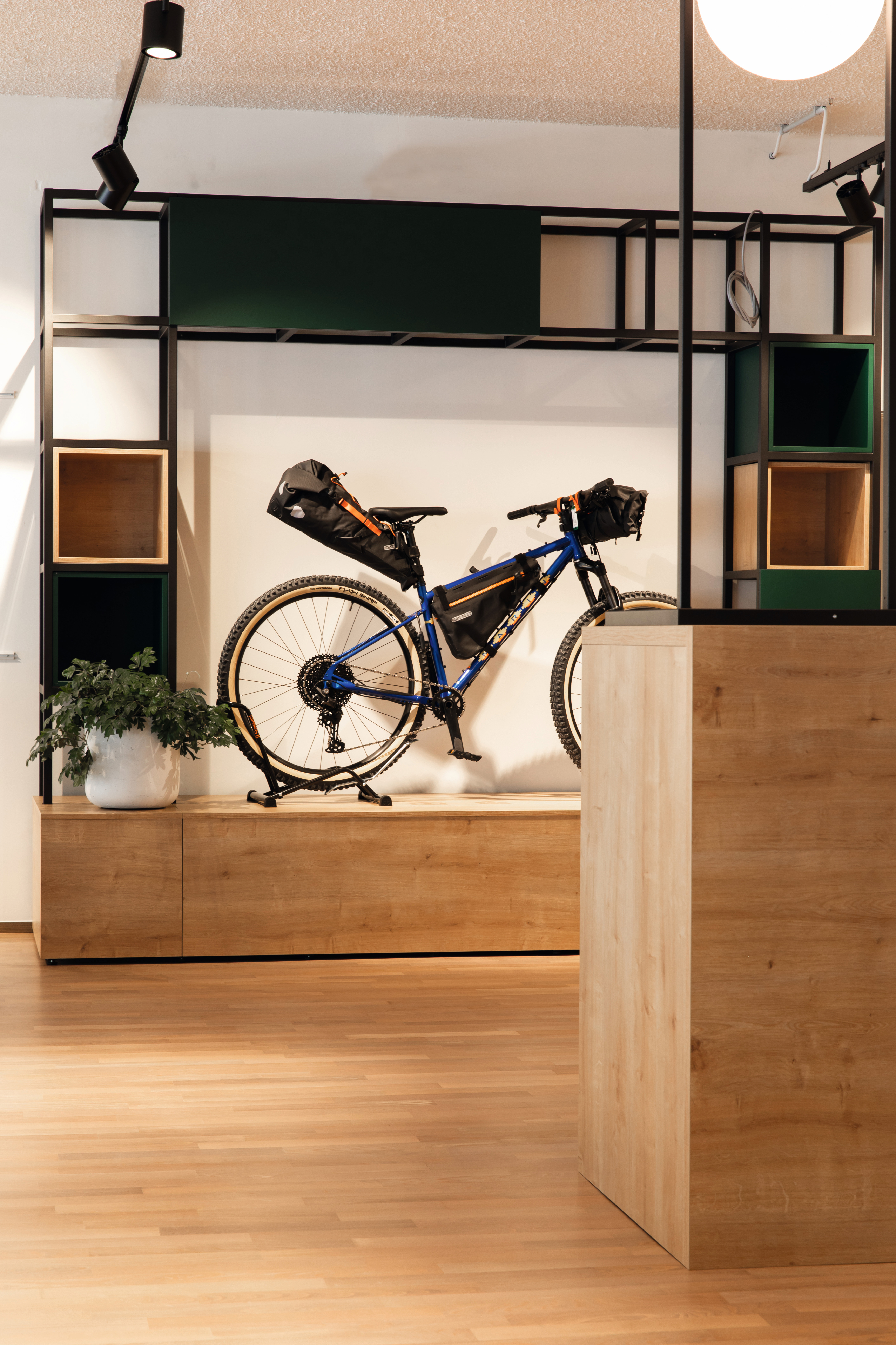 Il negozio di biciclette Lucien offre ai clienti un’esperienza a tutto tondo.