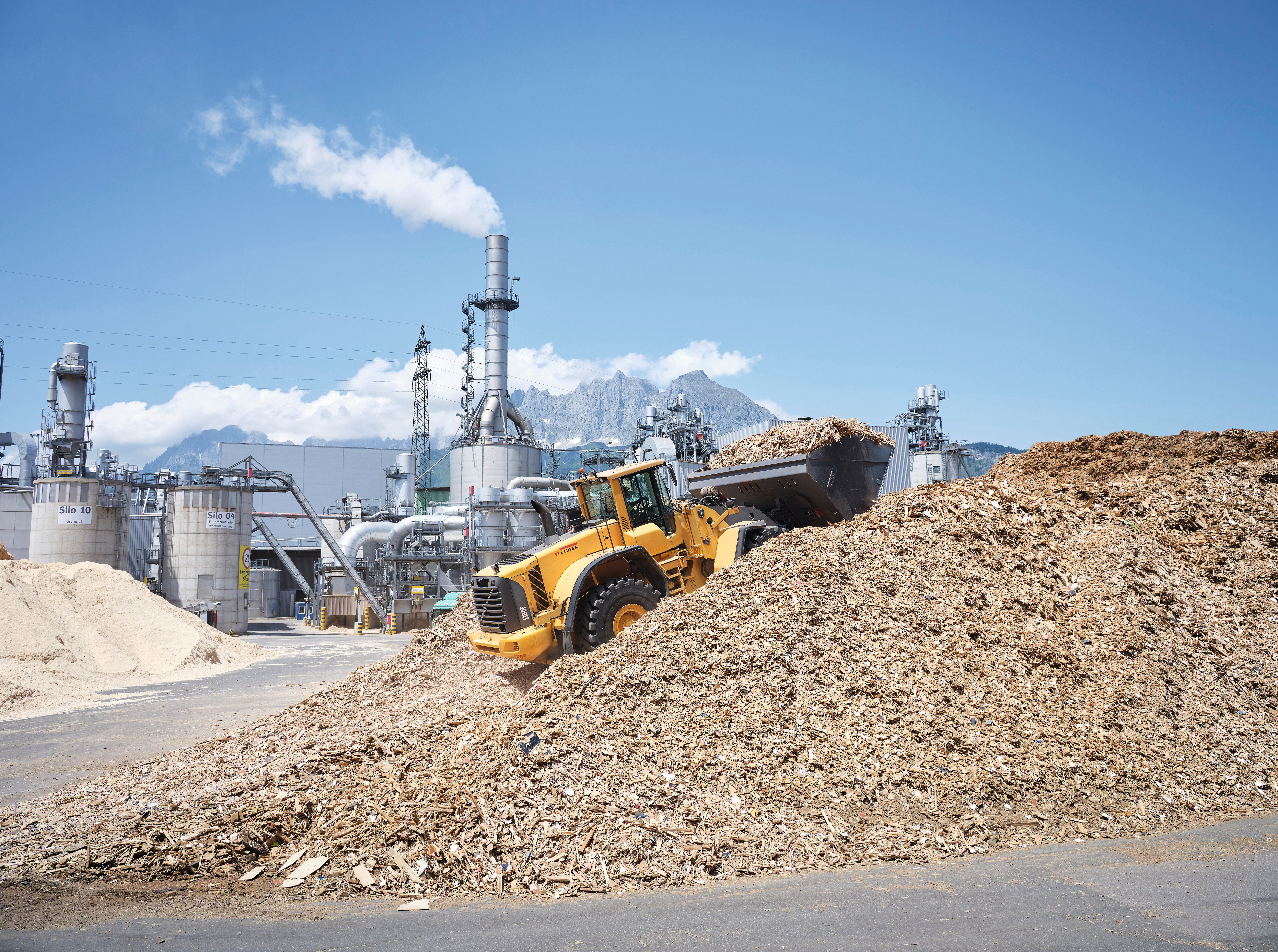 Wheel loader at the log yard