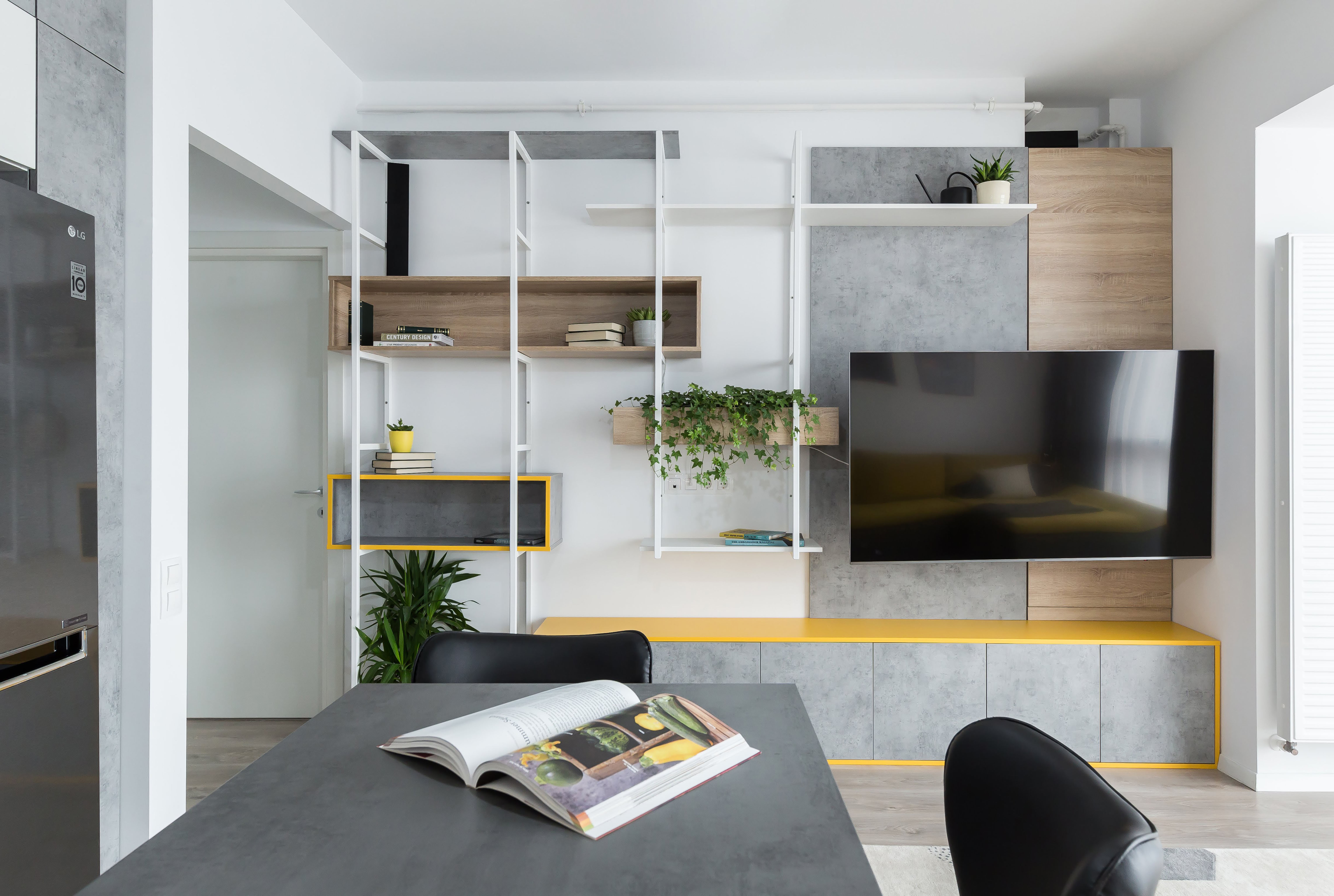 The open shelves in W1000 ST9/ST22 Premium White keep the kitchen functional and modern